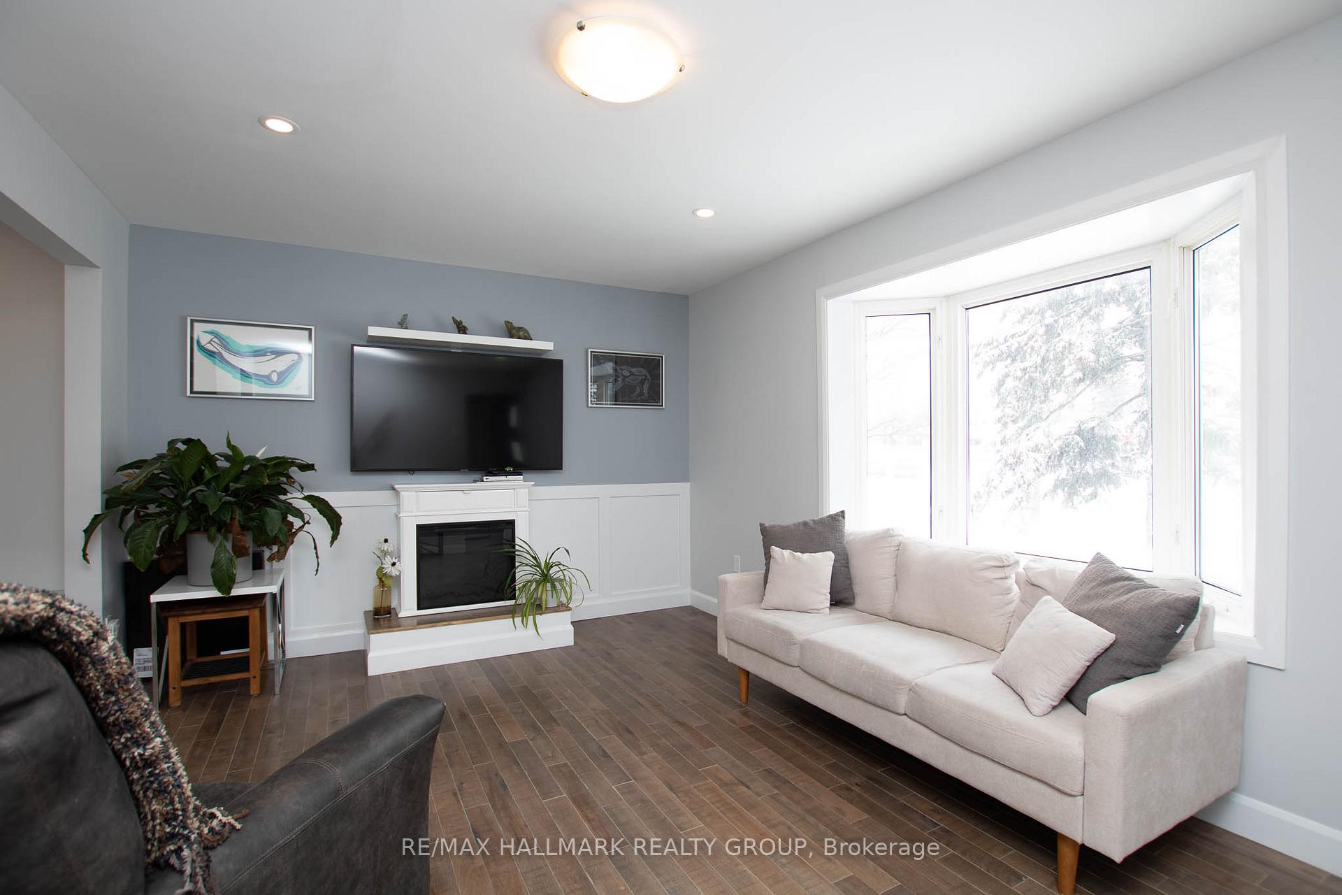 Photo 7 of 929 Merivale Road, Ottawa, Carlington — HOMEH
