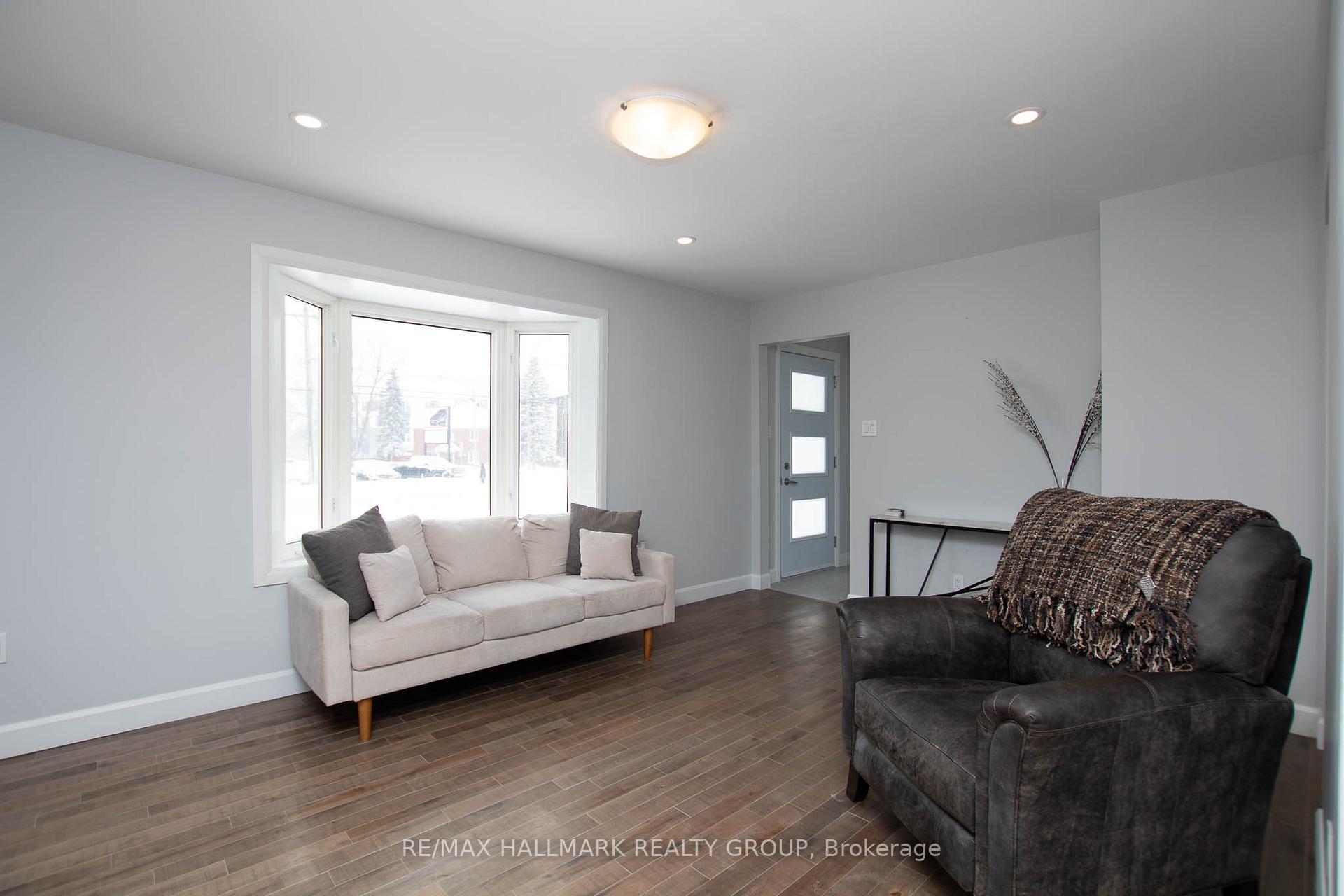 Photo 11 of 929 Merivale Road, Ottawa, Carlington — HOMEH