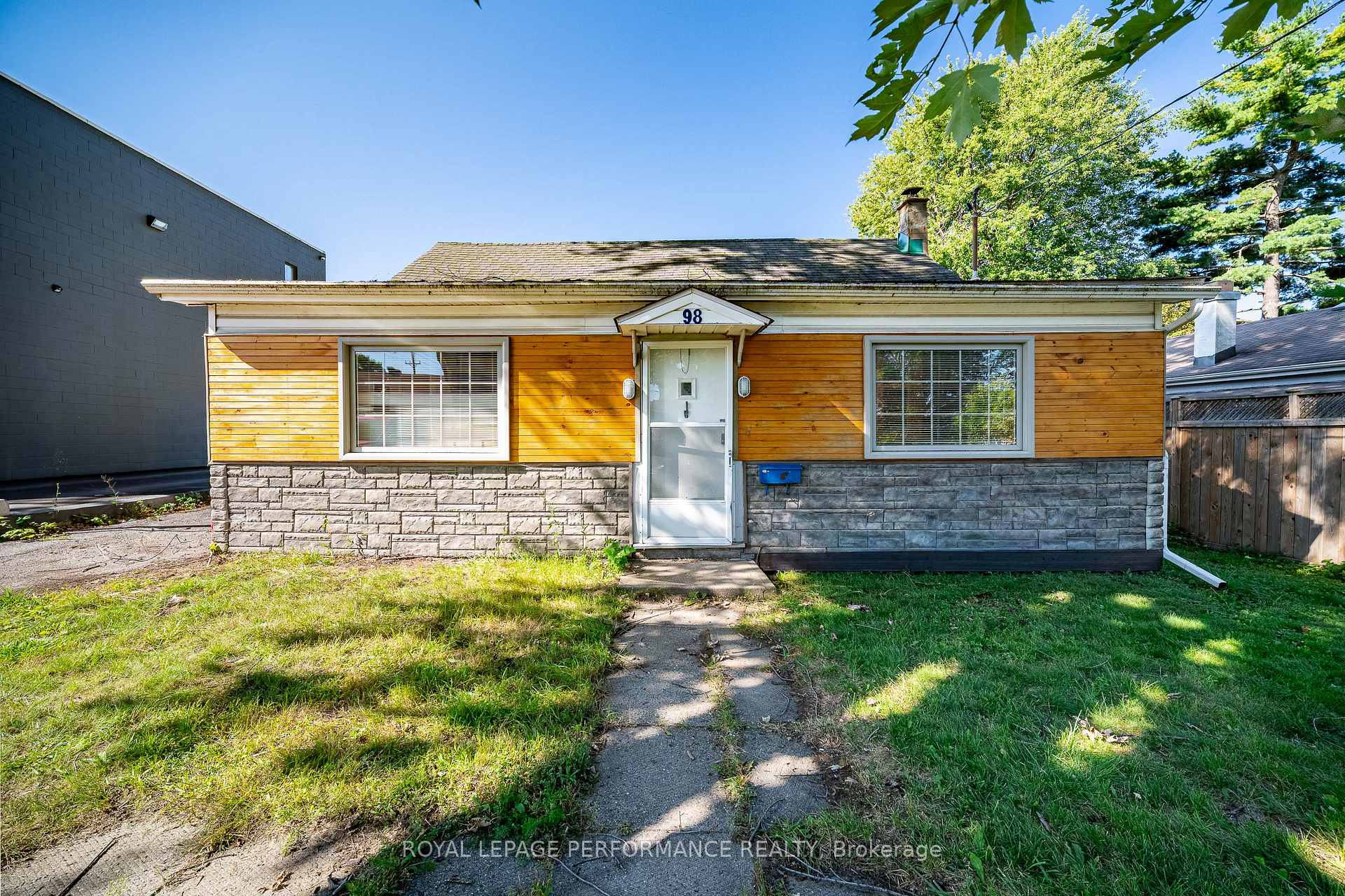 Photo 3 of 98 Boyce Avenue, Ottawa, Britannia — HOMEH