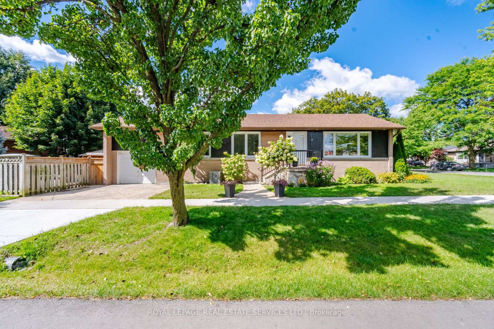Photo 2 of 15 Velma Drive, Etobicoke, Stonegate-Queensway — HOMEH