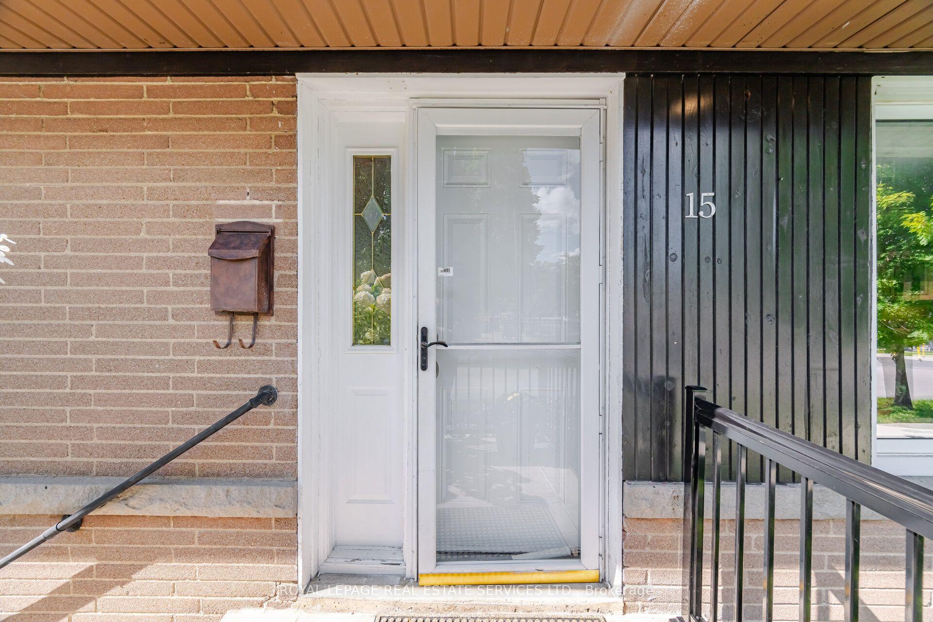Photo 4 of 15 Velma Drive, Etobicoke, Stonegate-Queensway — HOMEH