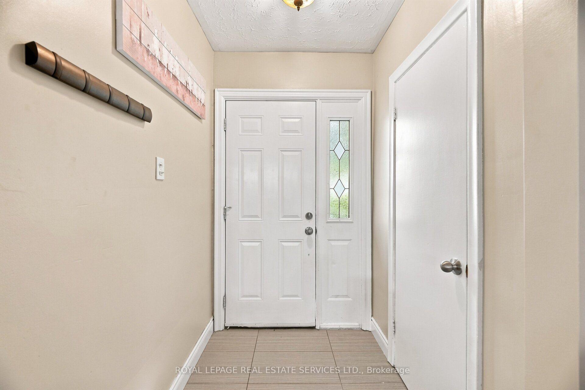 Photo 5 of 15 Velma Drive, Etobicoke, Stonegate-Queensway — HOMEH