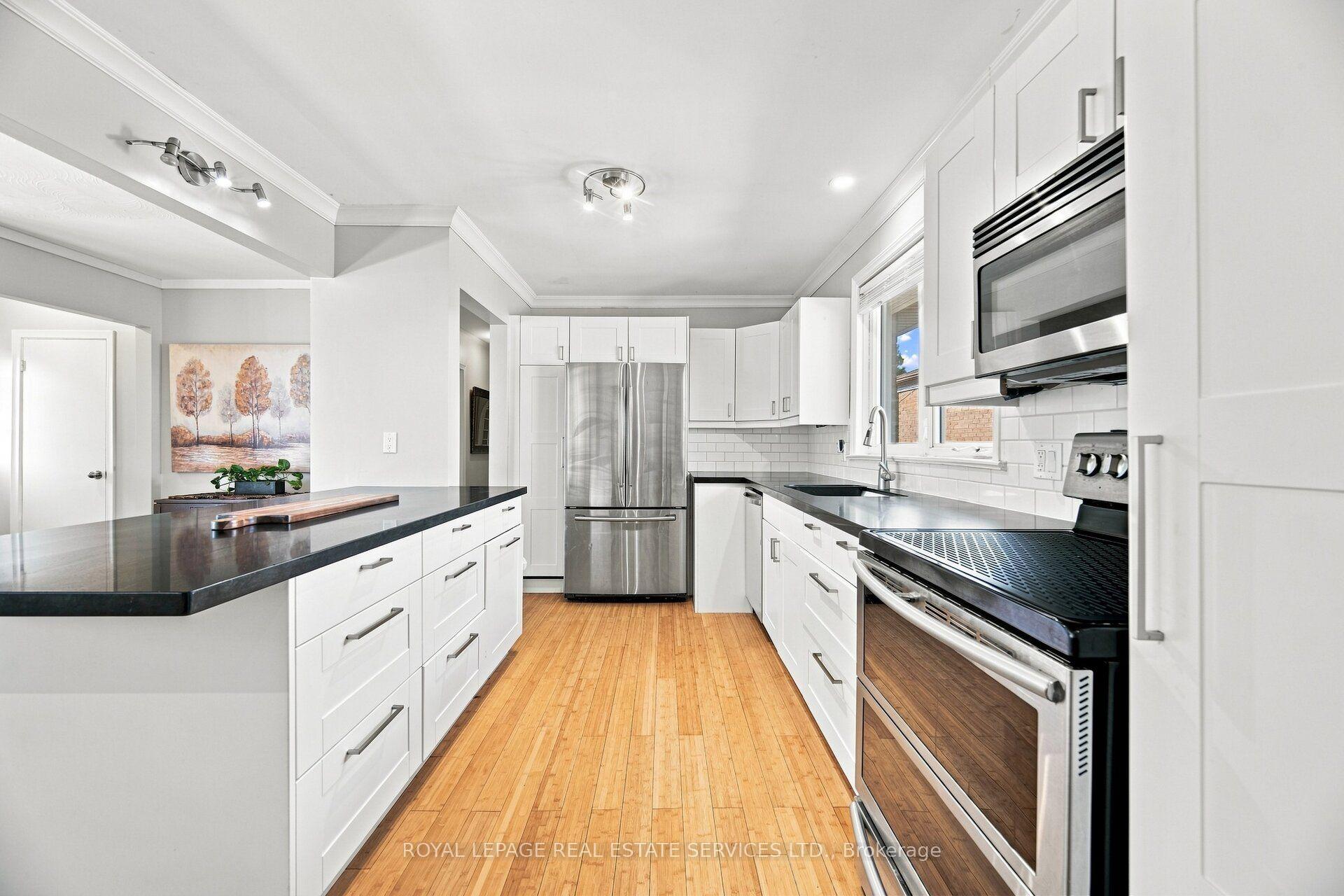 Photo 12 of 15 Velma Drive, Etobicoke, Stonegate-Queensway — HOMEH