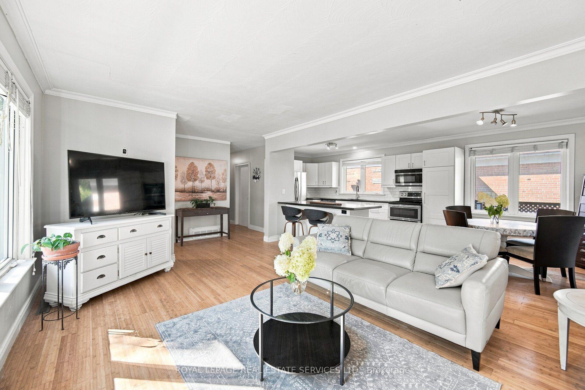 Photo 7 of 15 Velma Drive, Etobicoke, Stonegate-Queensway — HOMEH