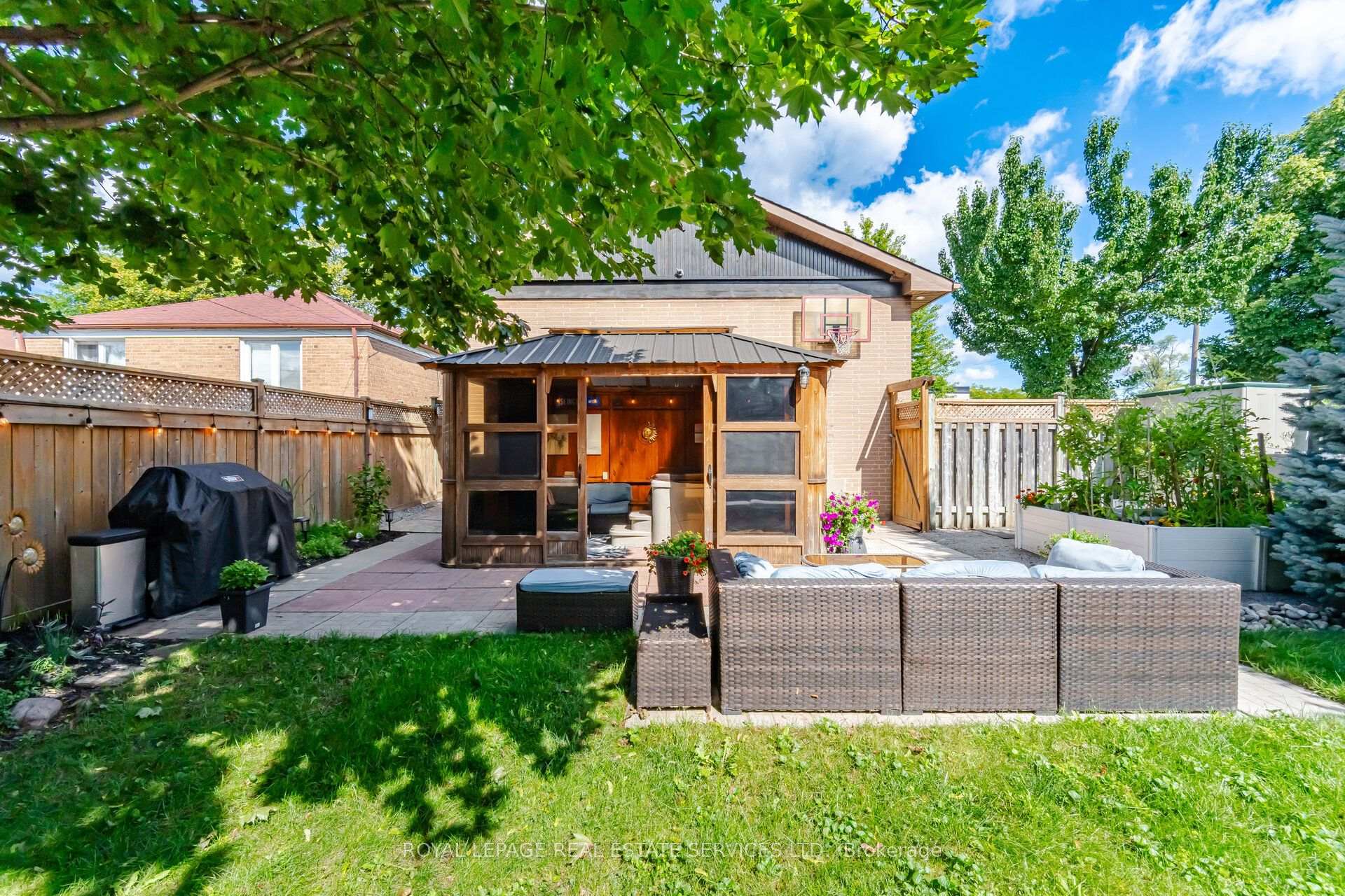 Photo 44 of 15 Velma Drive, Etobicoke, Stonegate-Queensway — HOMEH