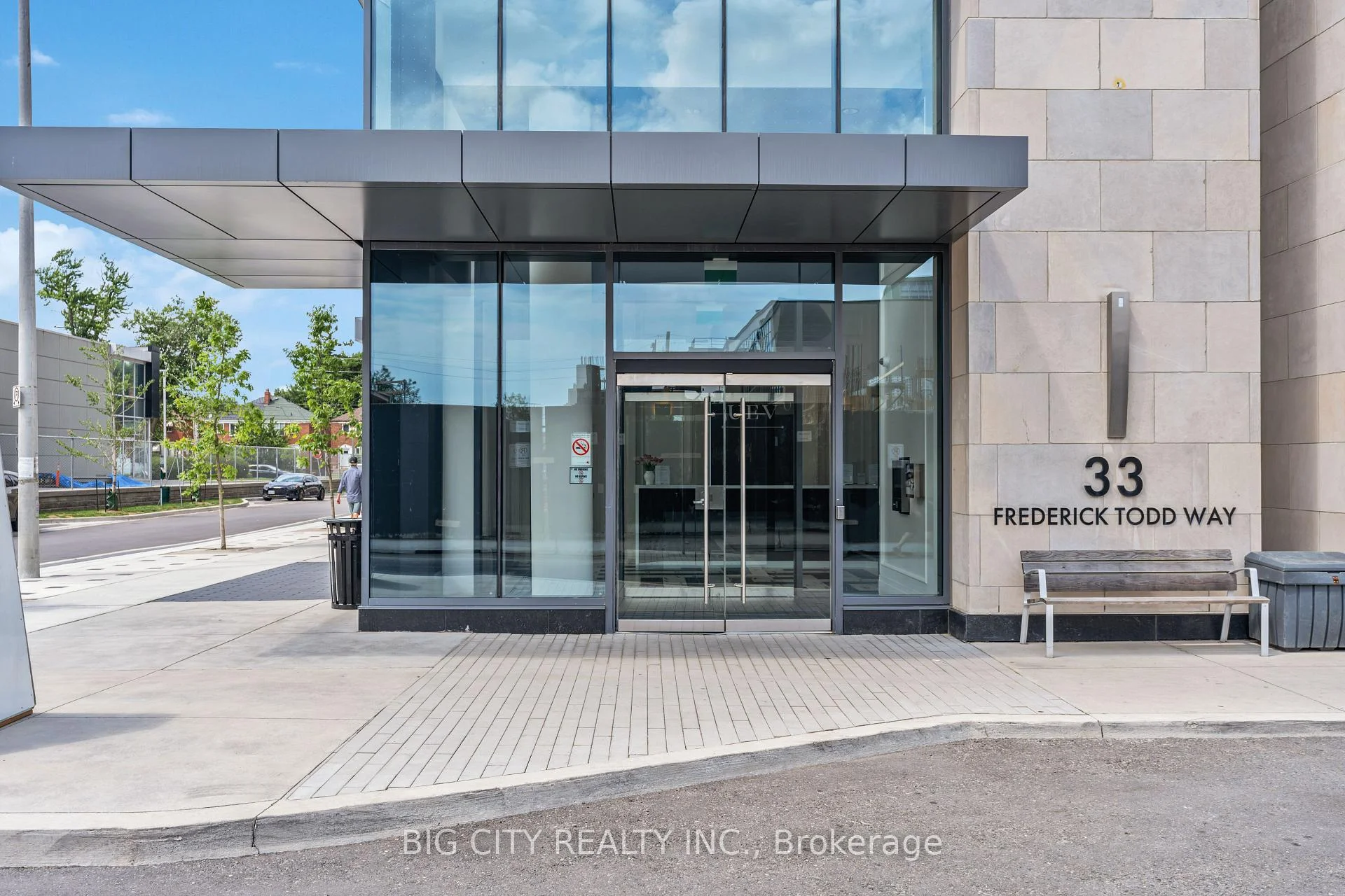 Photo 4 of Unit 905, 33 Frederick Todd Way, Toronto, Thorncliffe Park — HOMEH