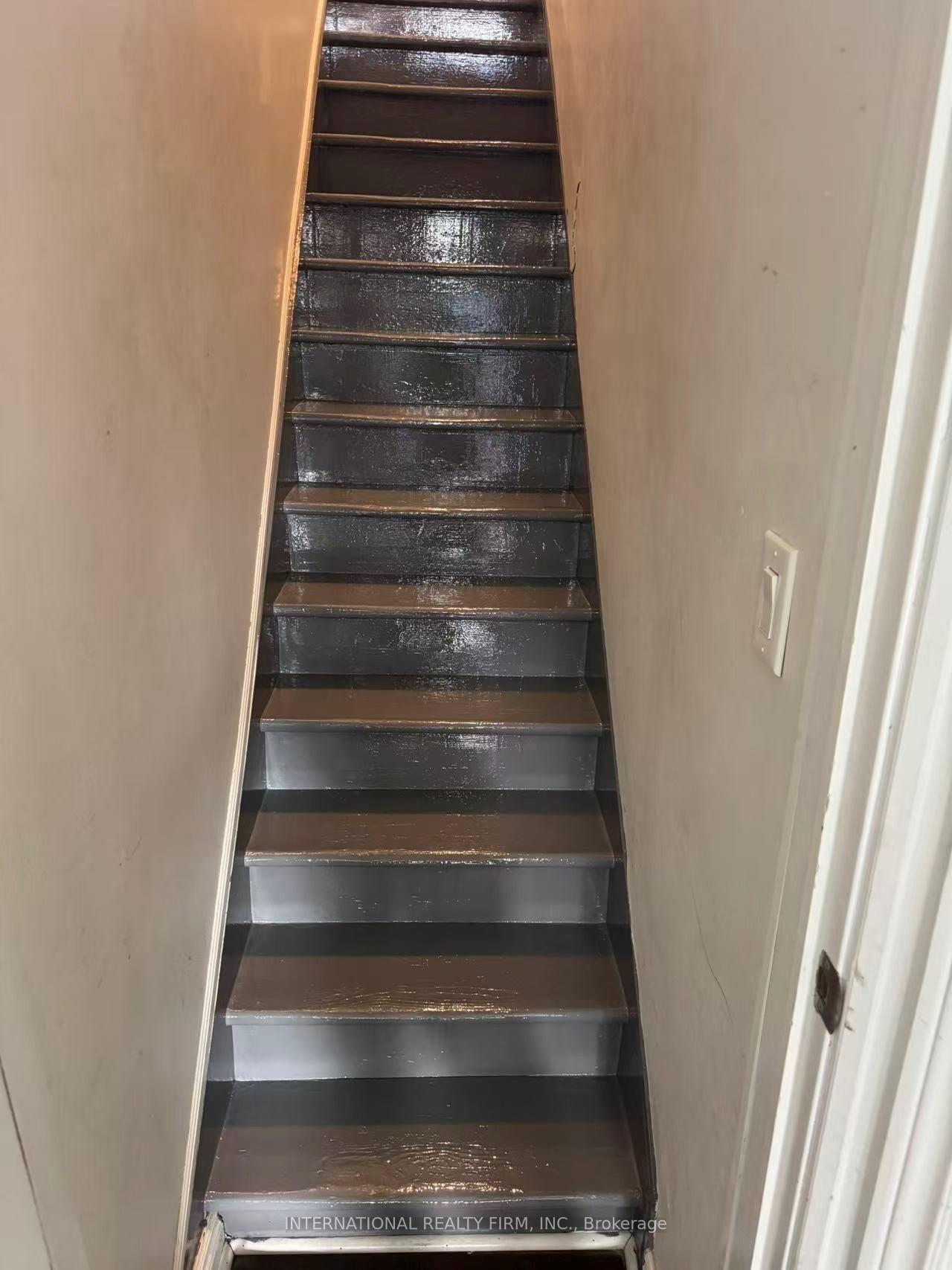 Photo 9 of Unit 2, 161 Montrose Avenue, Toronto, Trinity-Bellwoods — HOMEH