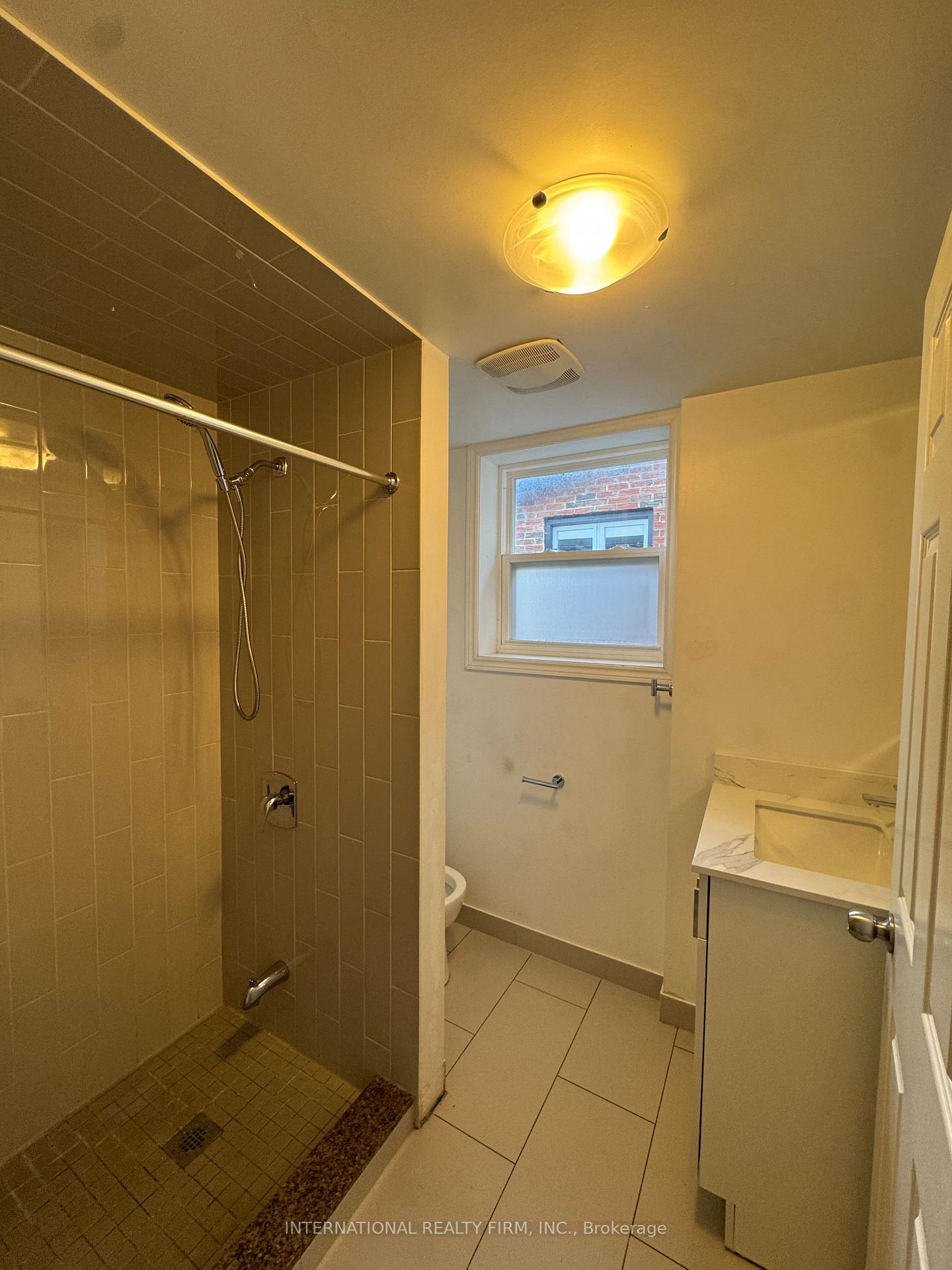 Photo 19 of Unit 2, 161 Montrose Avenue, Toronto, Trinity-Bellwoods — HOMEH