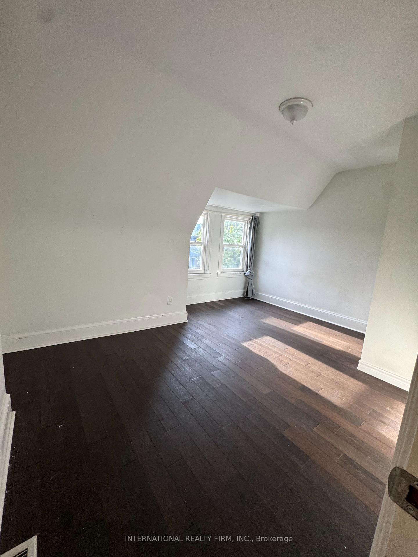 Photo 22 of Unit 2, 161 Montrose Avenue, Toronto, Trinity-Bellwoods — HOMEH