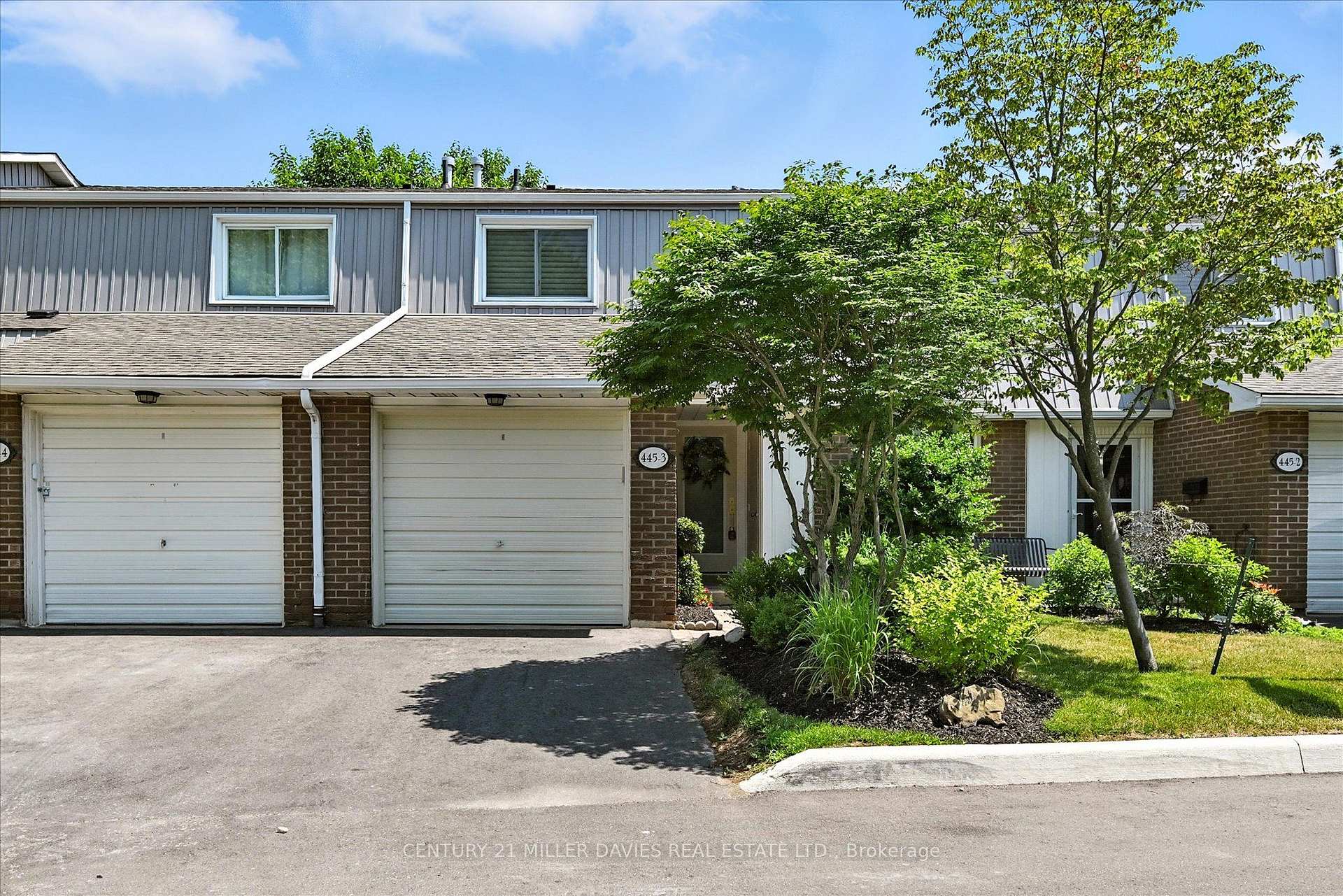 Photo 2 of Unit 3, 445 Woodview Road, Burlington, Roseland — HOMEH