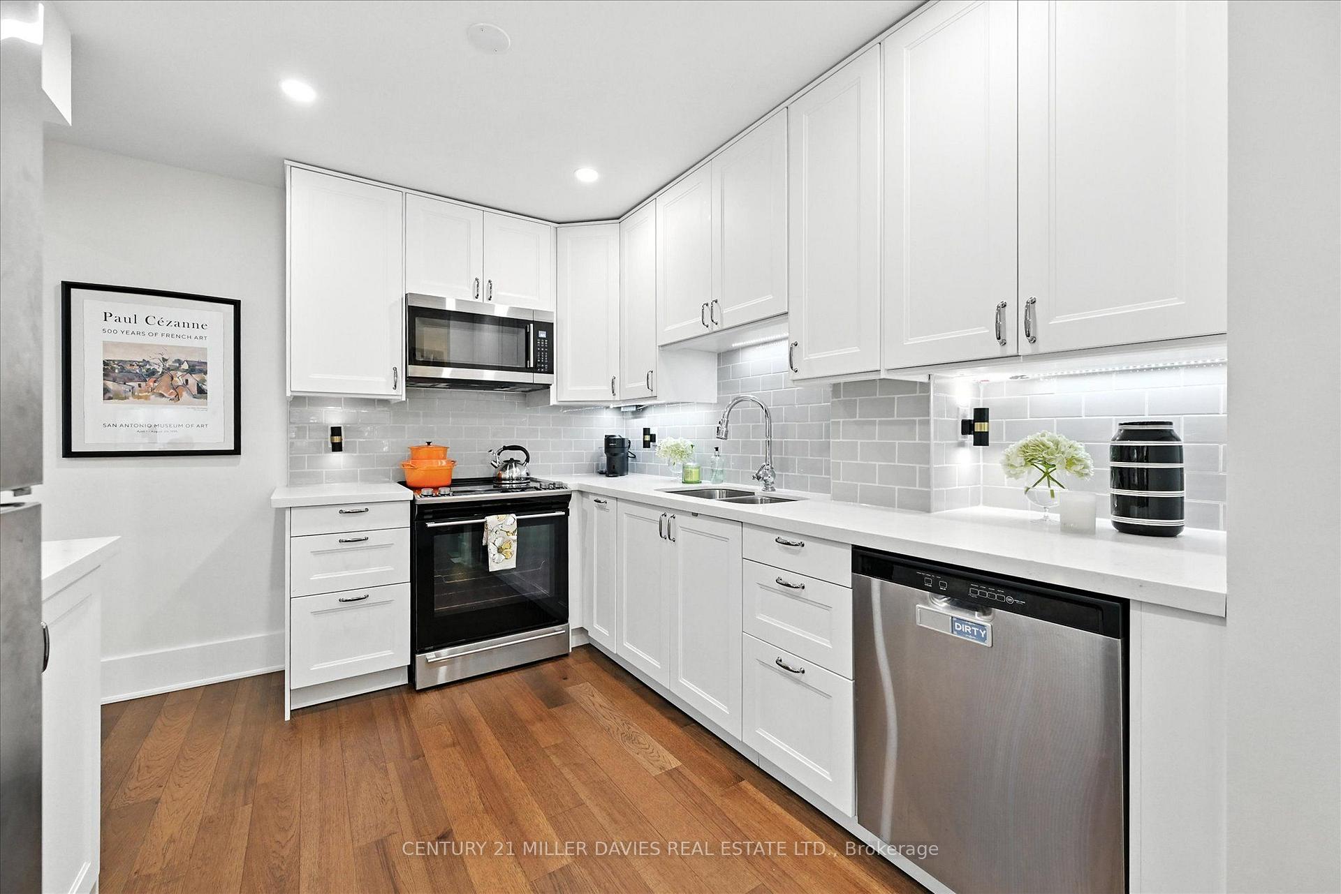 Photo 11 of Unit 3, 445 Woodview Road, Burlington, Roseland — HOMEH