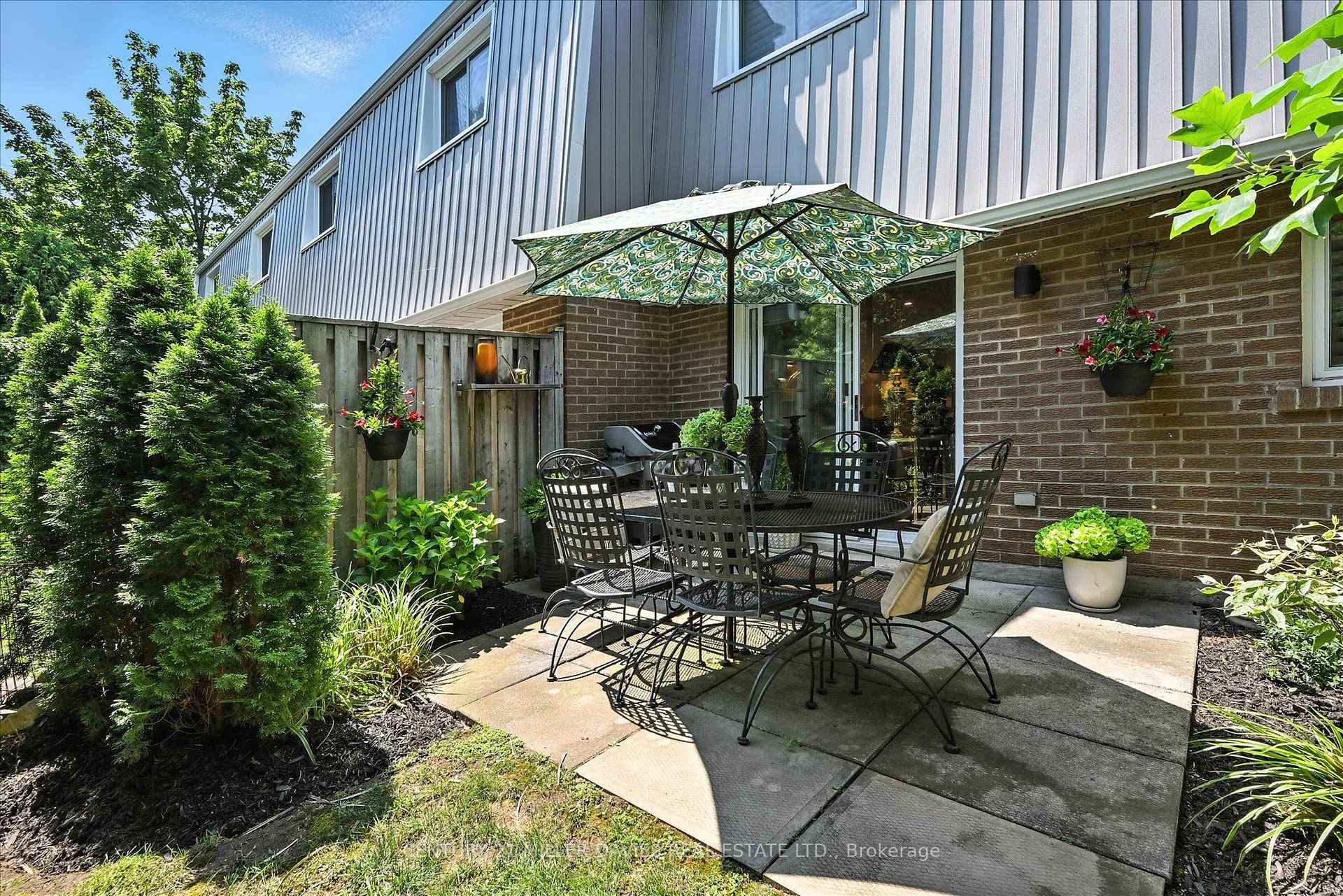 Photo 31 of Unit 3, 445 Woodview Road, Burlington, Roseland — HOMEH