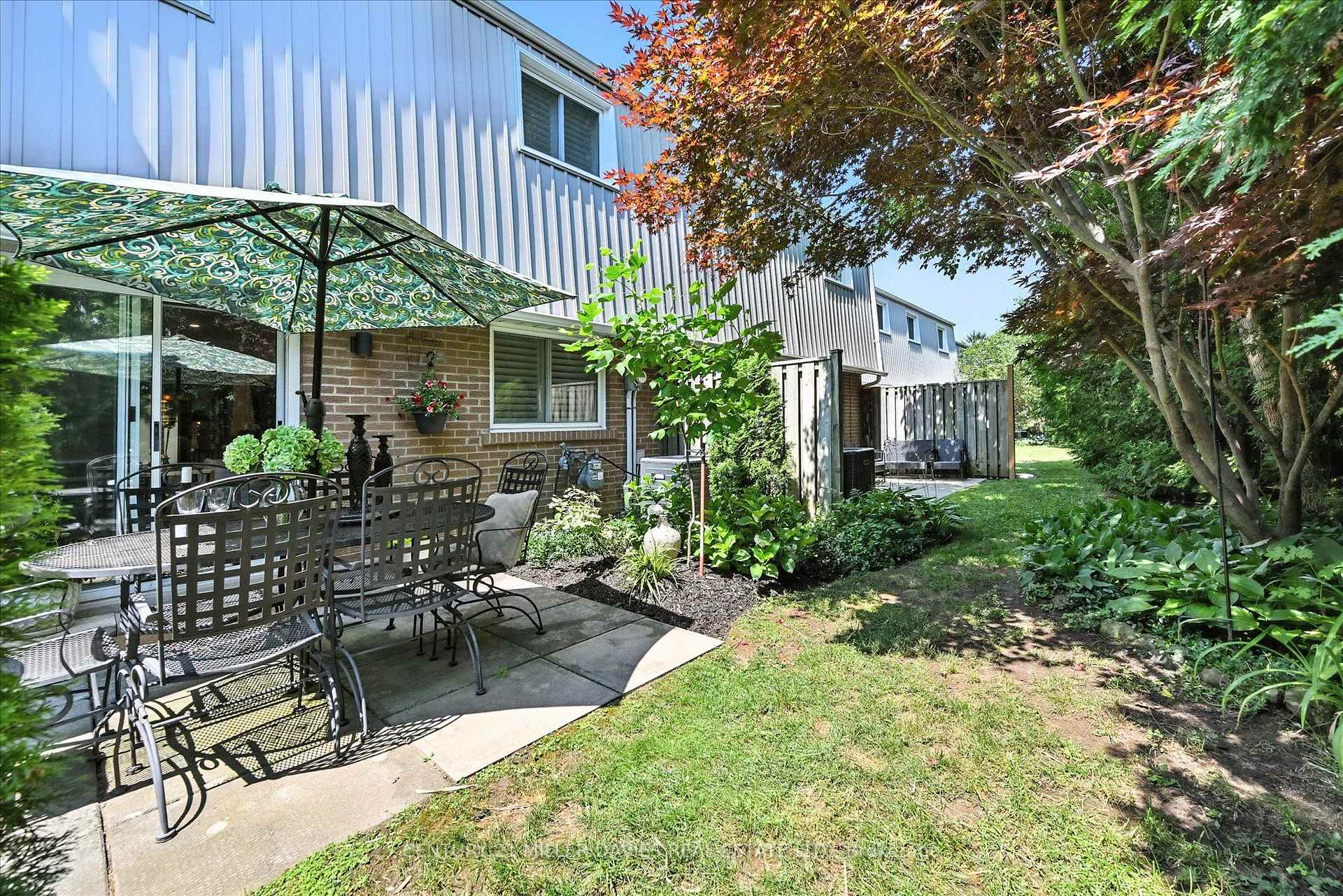 Photo 33 of Unit 3, 445 Woodview Road, Burlington, Roseland — HOMEH