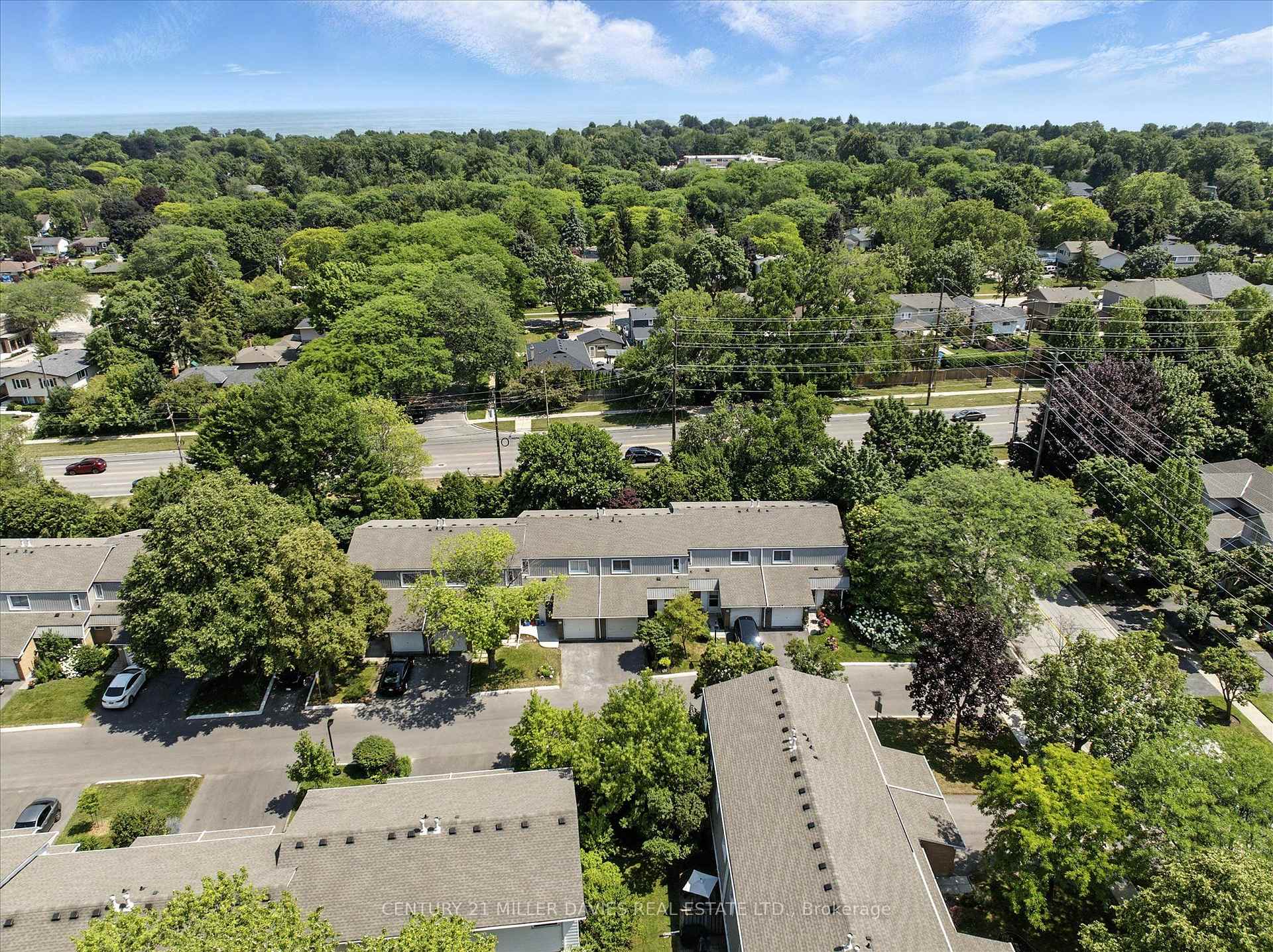 Photo 36 of Unit 3, 445 Woodview Road, Burlington, Roseland — HOMEH