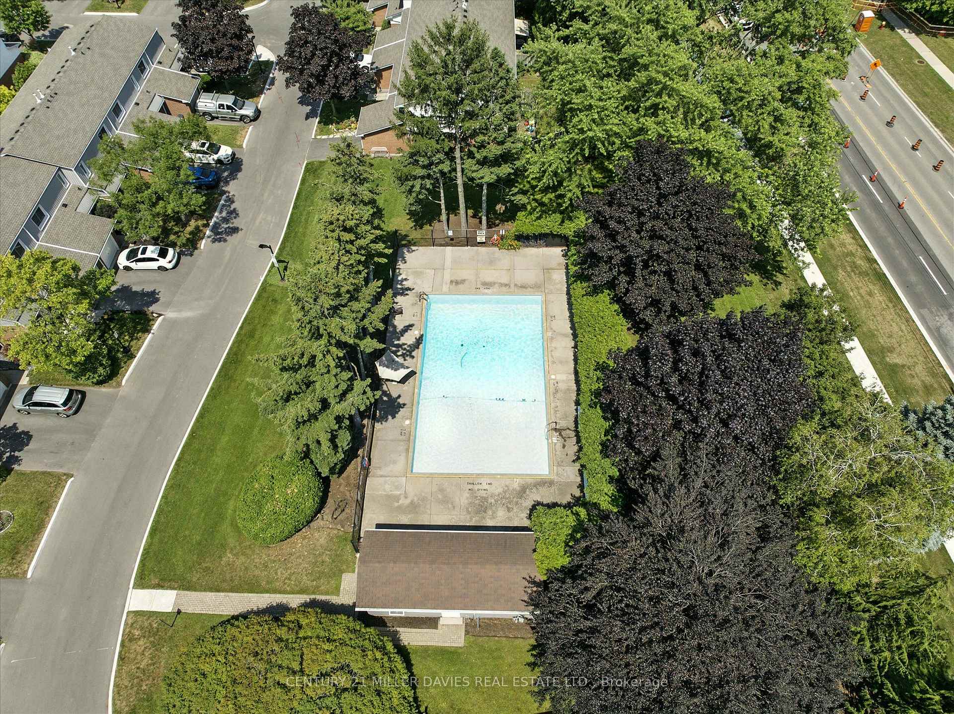 Photo 38 of Unit 3, 445 Woodview Road, Burlington, Roseland — HOMEH