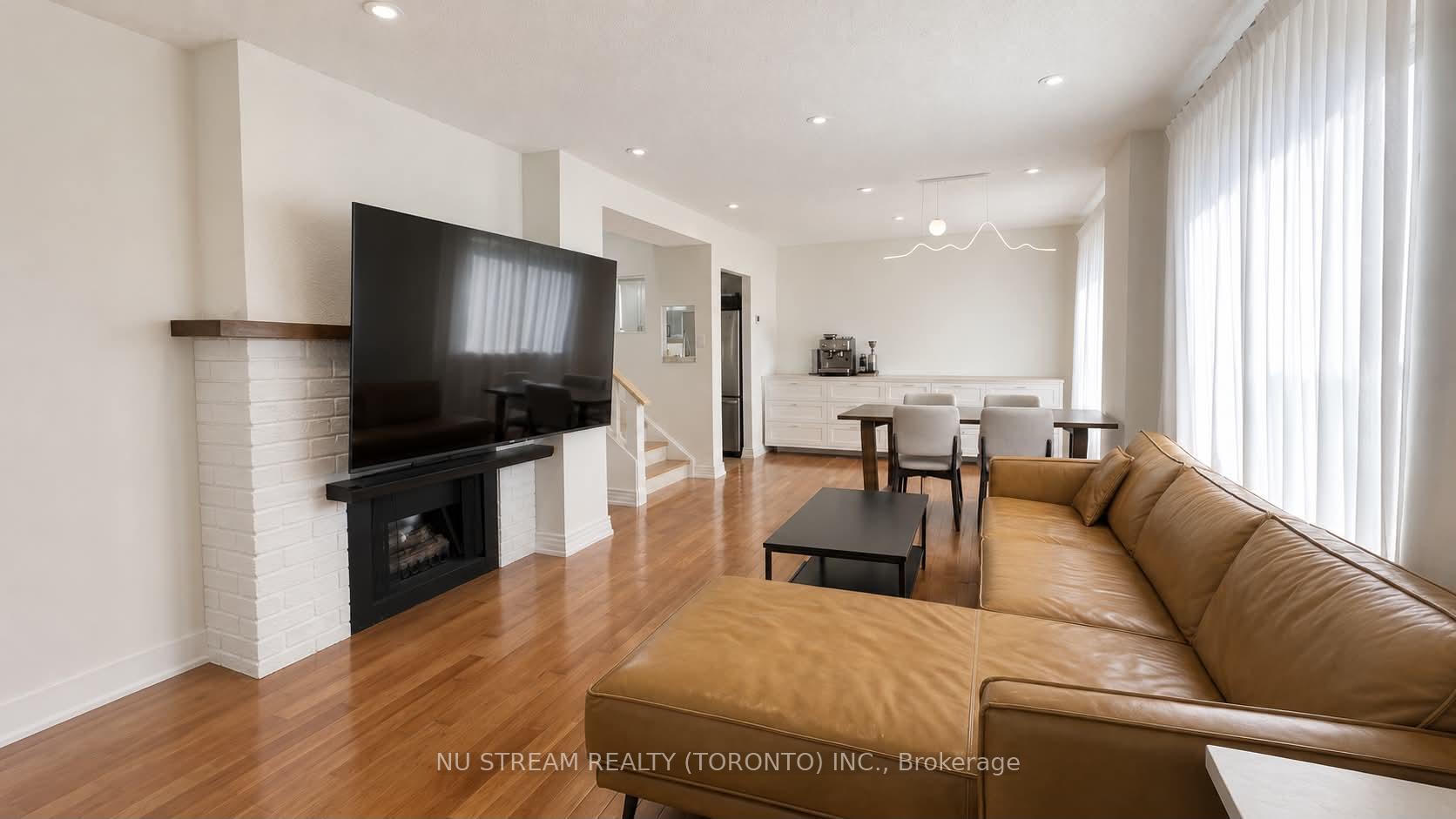 Photo 2 of Unit Main, 4- 75 Upper Canada Drive, North York, St. Andrew-Windfields — HOMEH