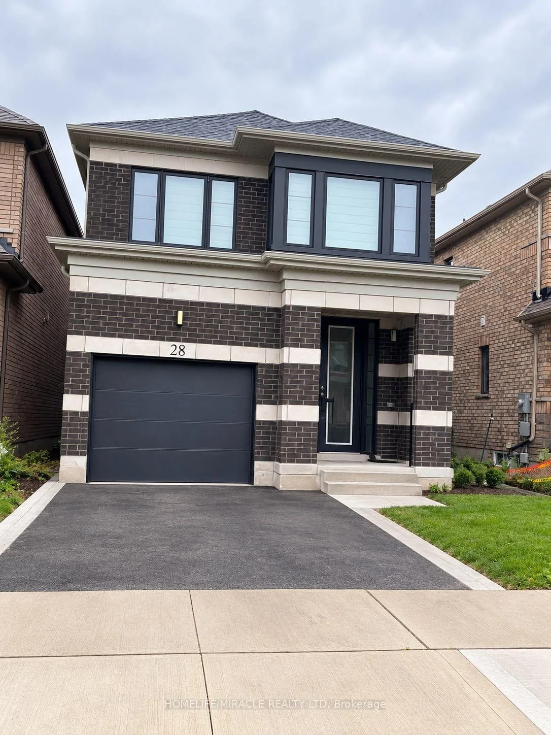 Photo 1 of Unit Upper unit, 28 Crossmore Crescent, Cambridge, Westview — HOMEH