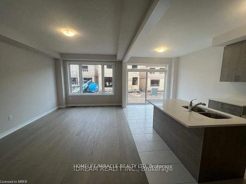 Photo 4 of Unit Upper unit, 28 Crossmore Crescent, Cambridge, Westview — HOMEH
