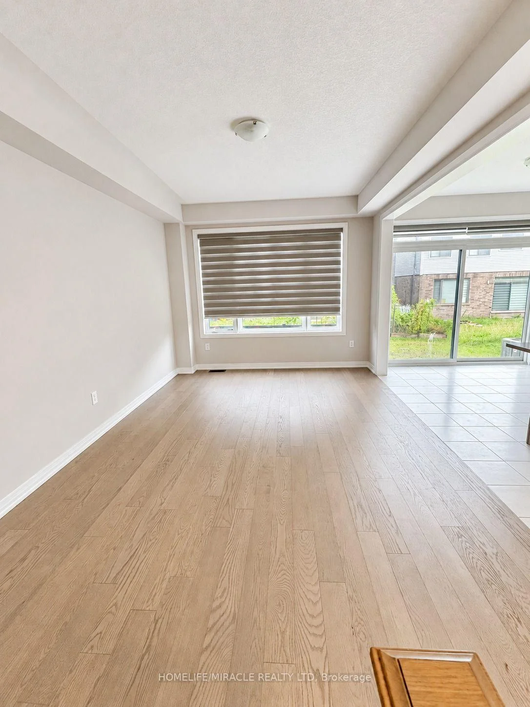 Photo 5 of Unit Upper unit, 28 Crossmore Crescent, Cambridge, Westview — HOMEH