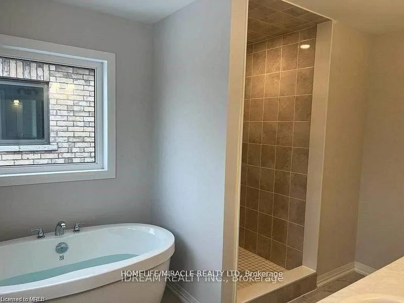 Photo 6 of Unit Upper unit, 28 Crossmore Crescent, Cambridge, Westview — HOMEH