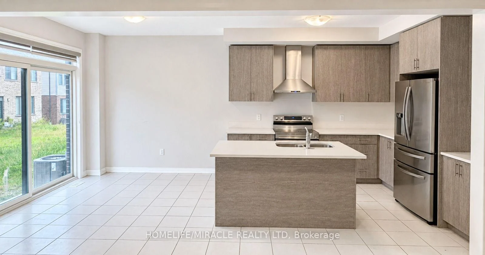 Photo 9 of Unit Upper unit, 28 Crossmore Crescent, Cambridge, Westview — HOMEH