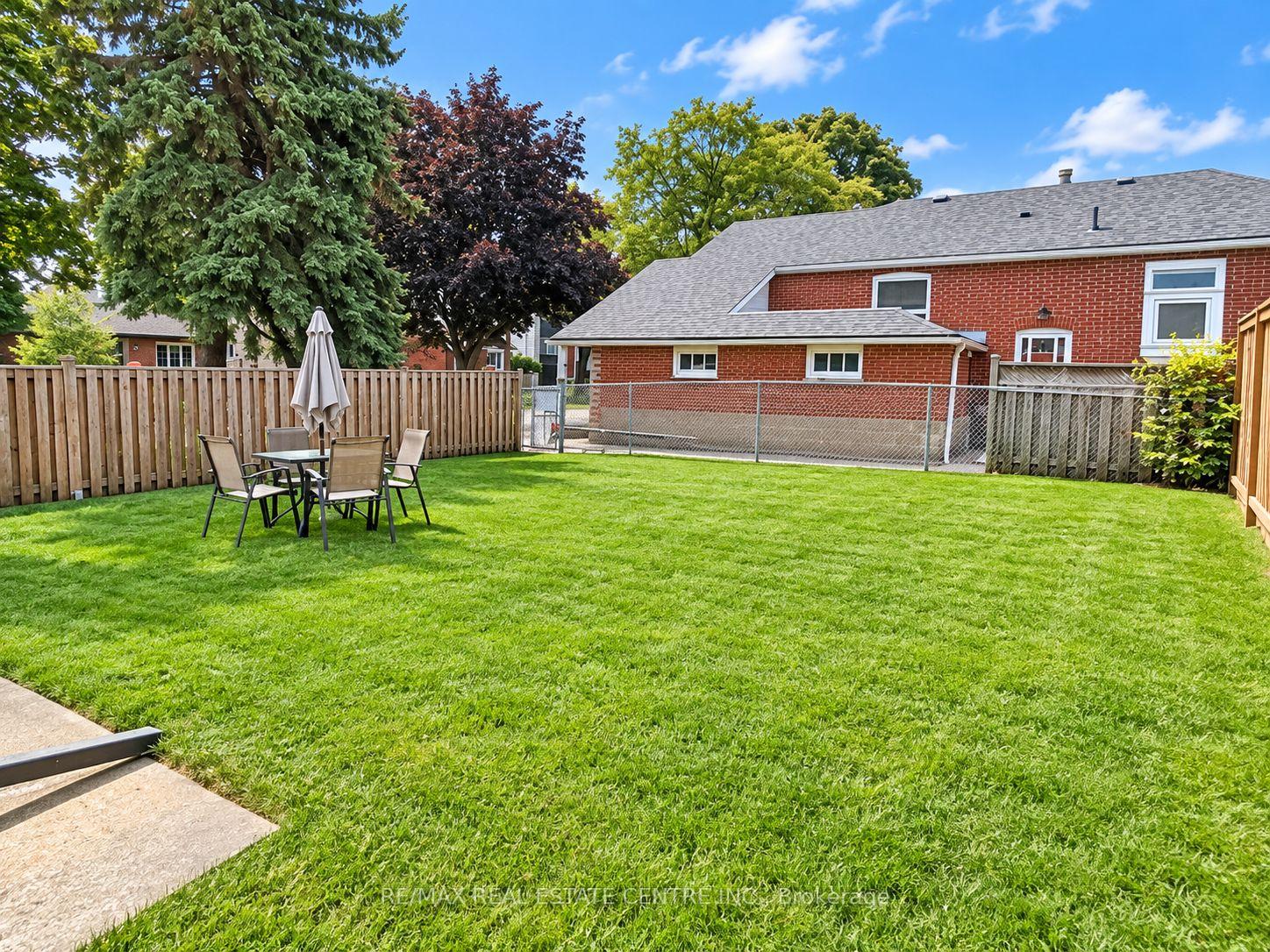 Photo 23 of 4 Rockfield Drive, Etobicoke, Islington-City Centre West — HOMEH