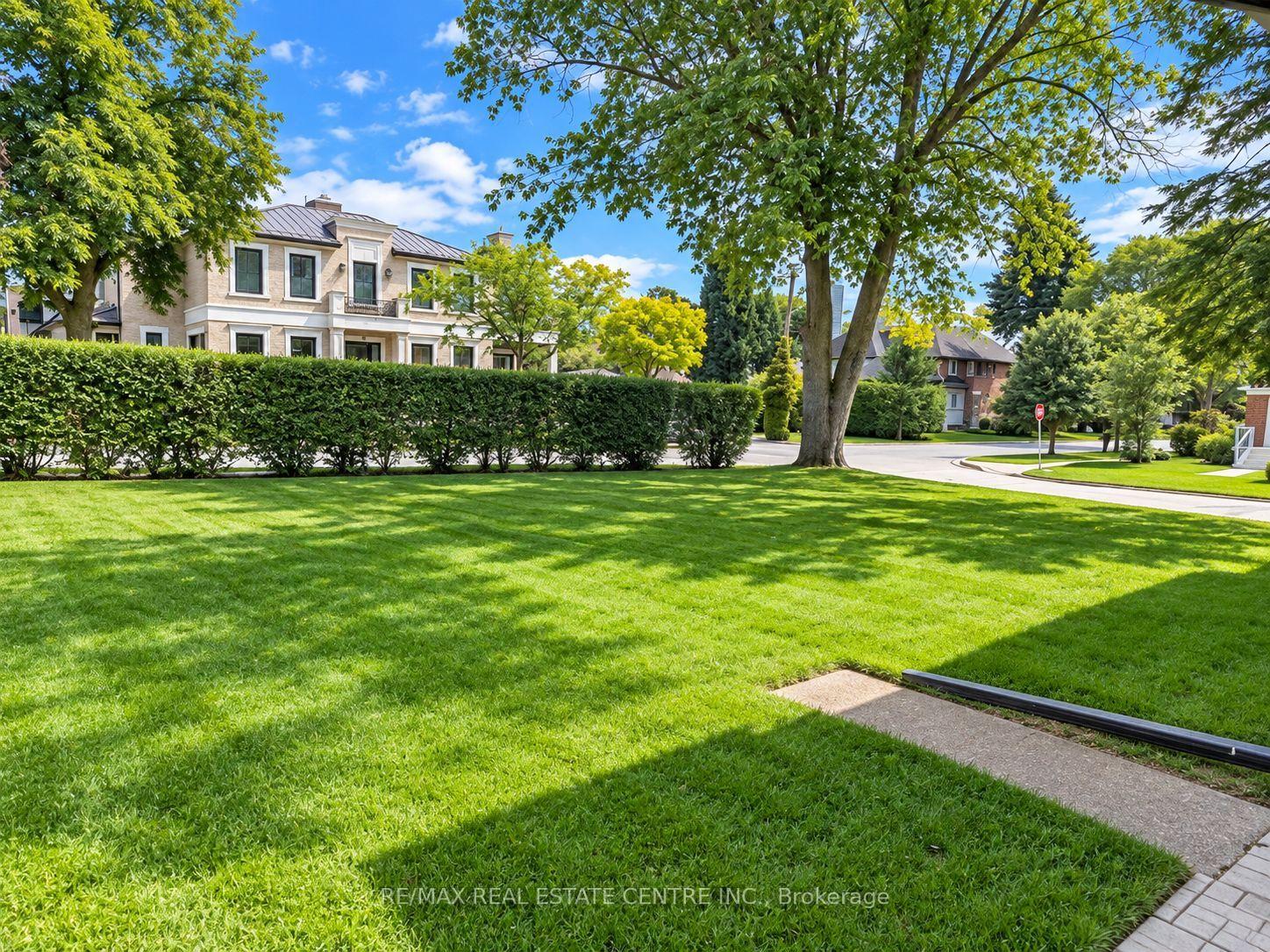 Photo 24 of 4 Rockfield Drive, Etobicoke, Islington-City Centre West — HOMEH