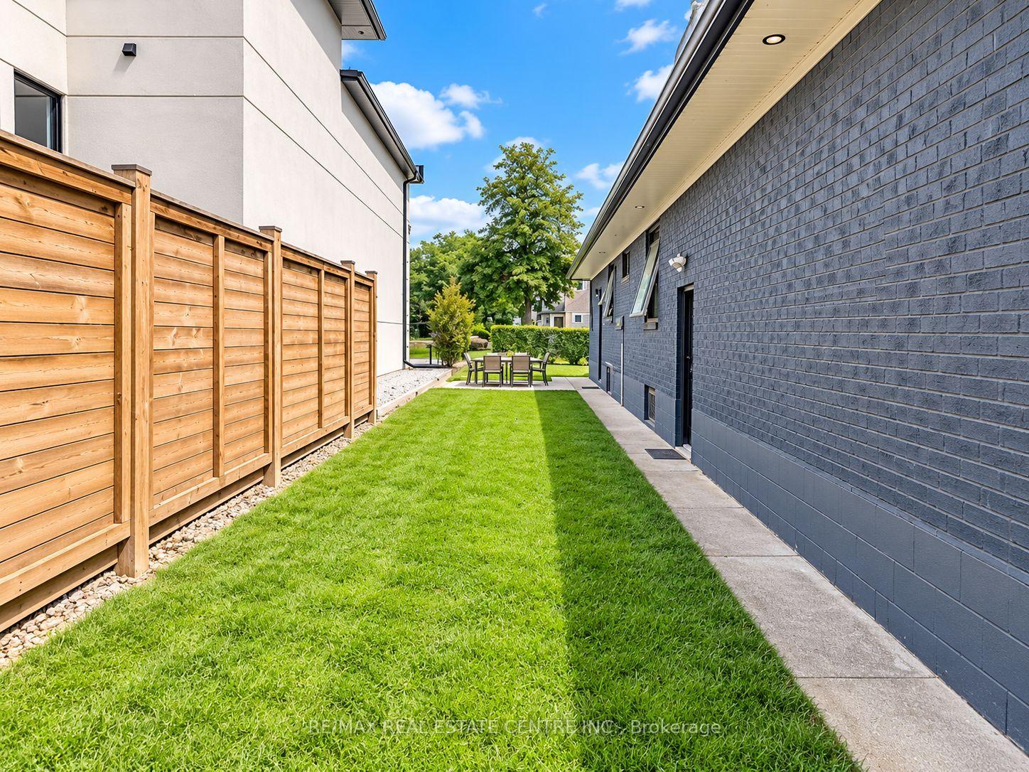 Photo 25 of 4 Rockfield Drive, Etobicoke, Islington-City Centre West — HOMEH