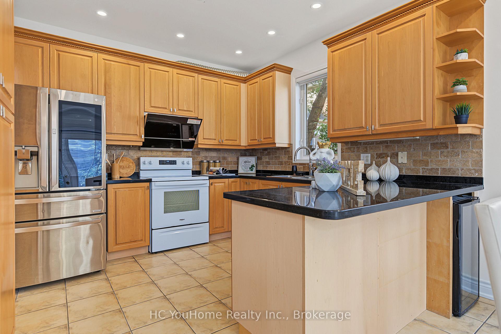 Photo 19 of 39 Emery Hill Boulevard, Markham, Berczy — HOMEH