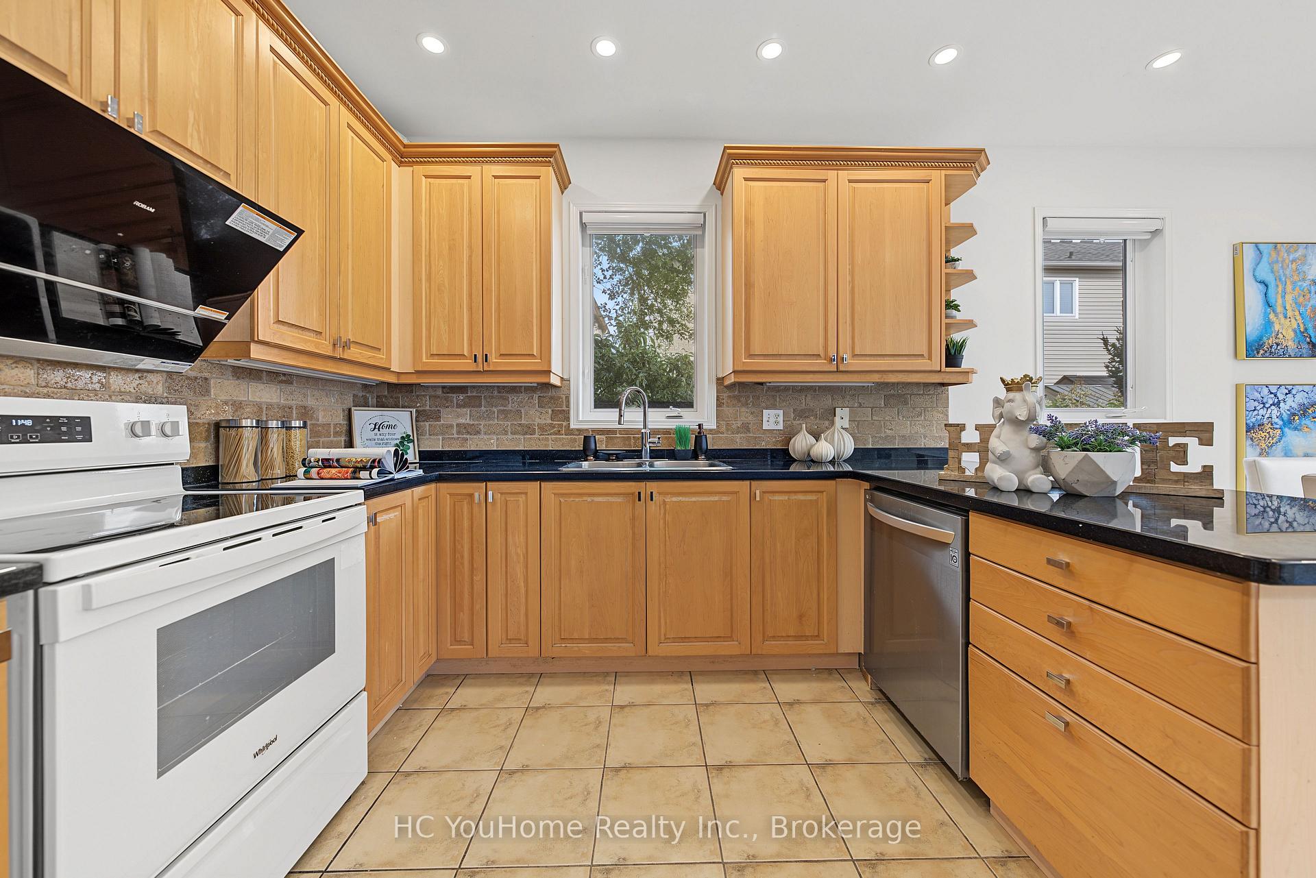 Photo 21 of 39 Emery Hill Boulevard, Markham, Berczy — HOMEH