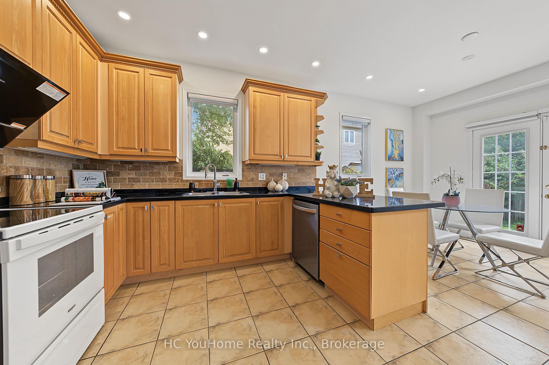 Photo 22 of 39 Emery Hill Boulevard, Markham, Berczy — HOMEH