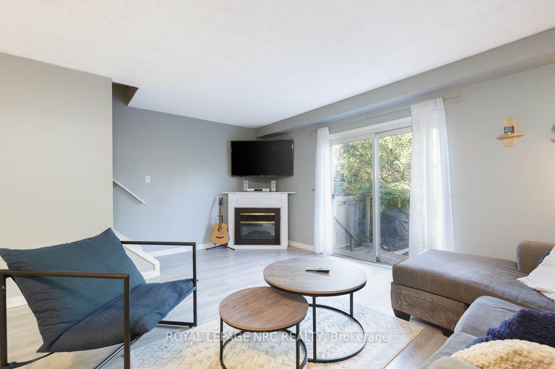 Photo 2 of 4345 Beverley Crescent, Lincoln, Beamsville — HOMEH
