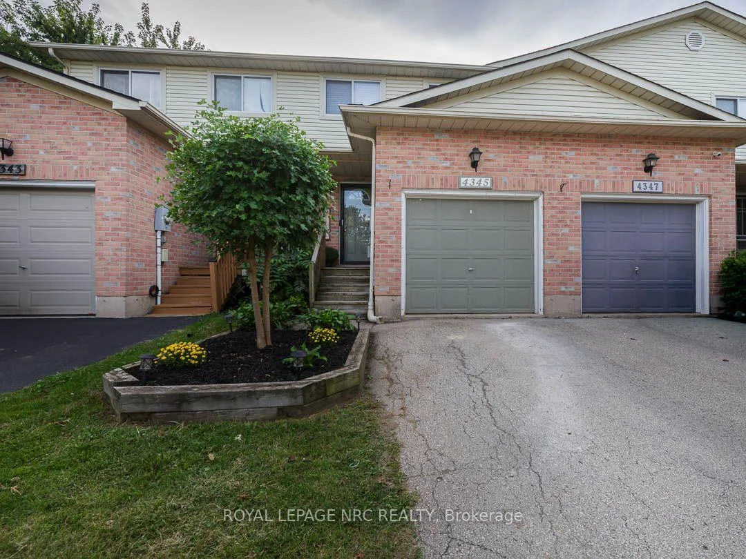Photo 3 of 4345 Beverley Crescent, Lincoln, Beamsville — HOMEH