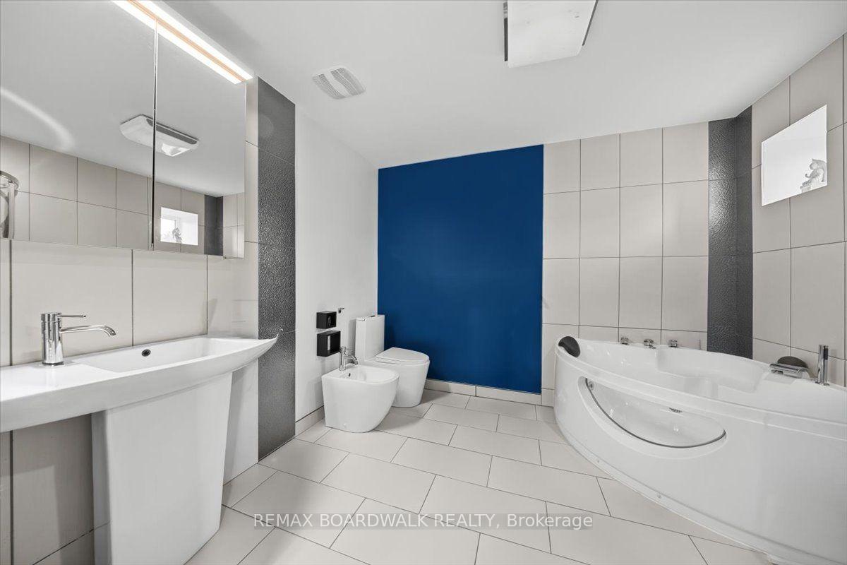 Photo 17 of 152 Duford Street, Ottawa, Vanier — HOMEH