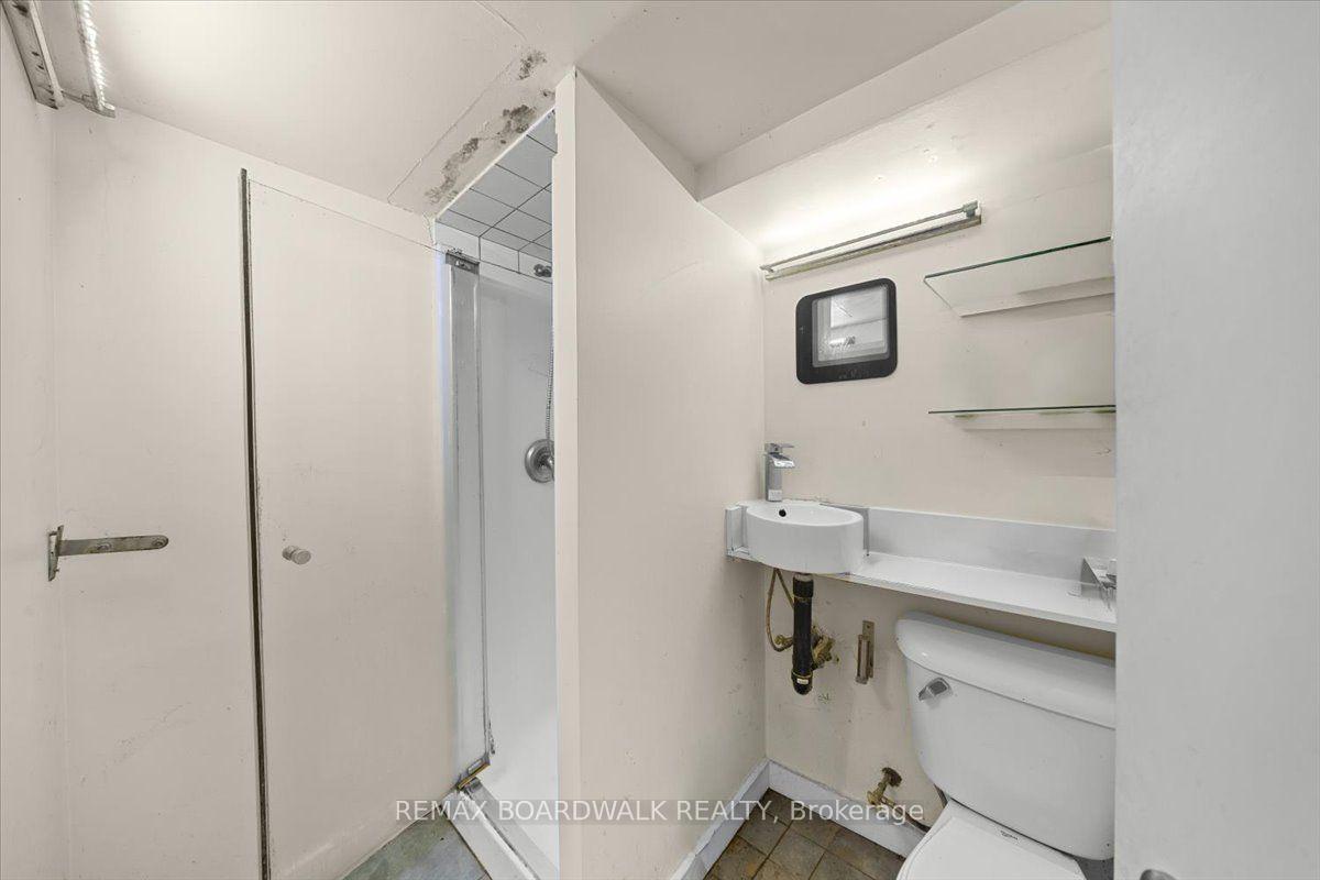 Photo 37 of 152 Duford Street, Ottawa, Vanier — HOMEH