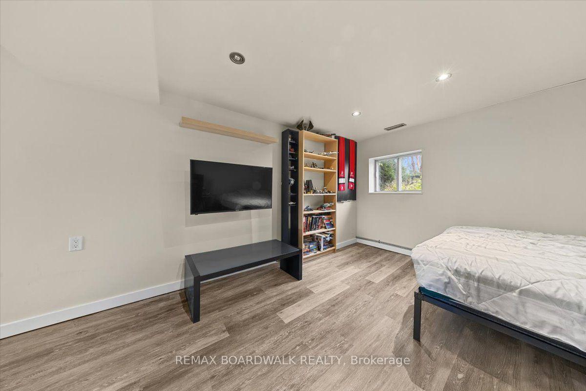 Photo 43 of 152 Duford Street, Ottawa, Vanier — HOMEH
