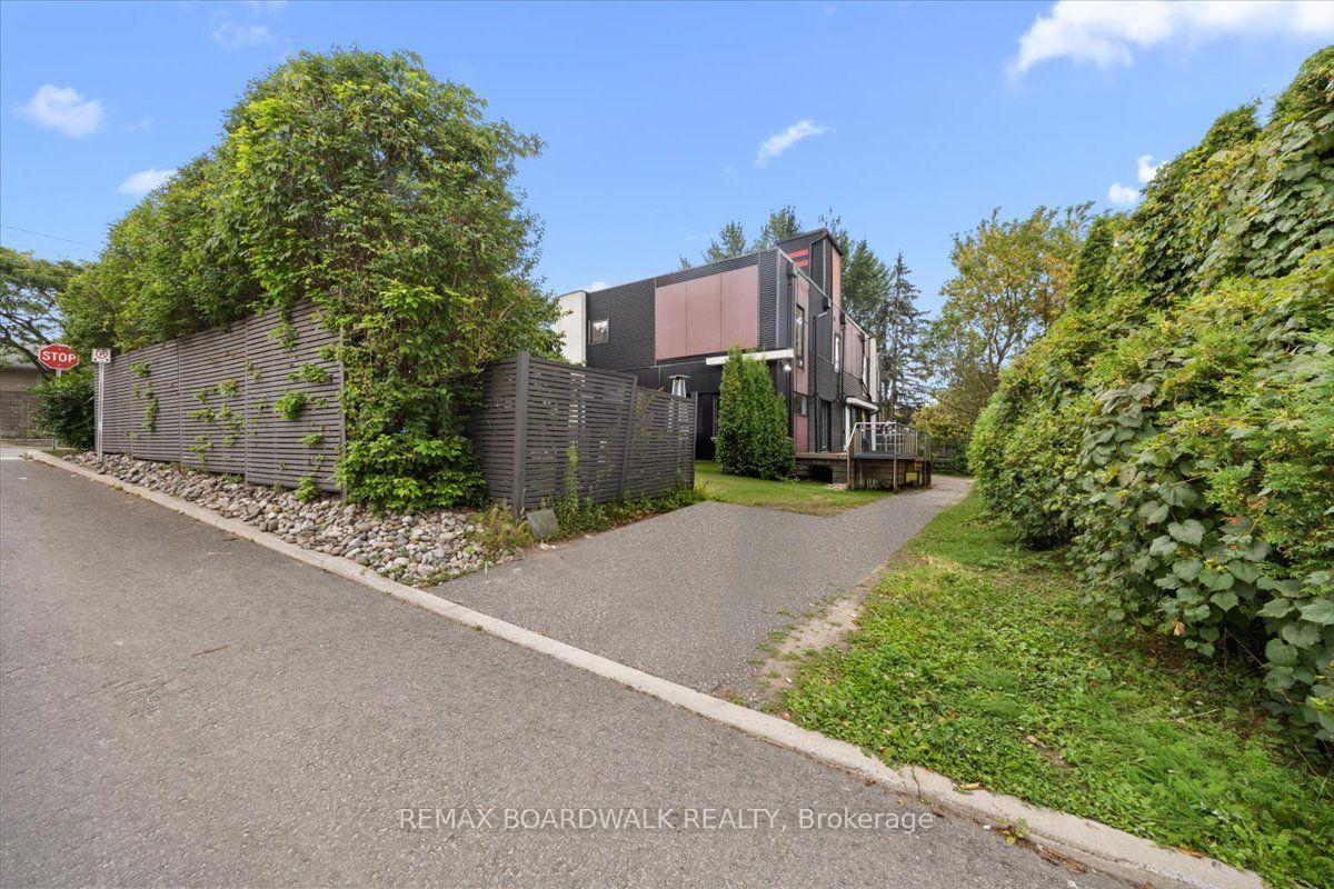 Photo 47 of 152 Duford Street, Ottawa, Vanier — HOMEH