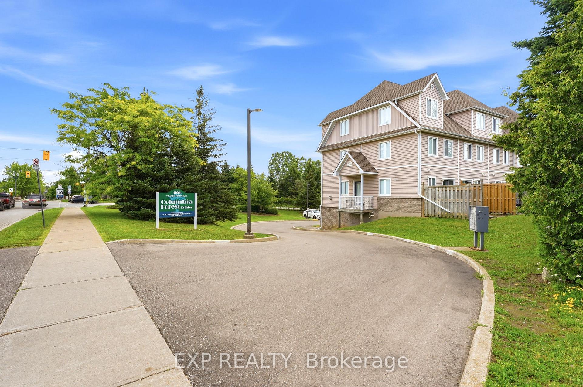 Photo 3 of Unit 3, 601 Columbia Forest Boulevard, Waterloo, Clair Hills — HOMEH