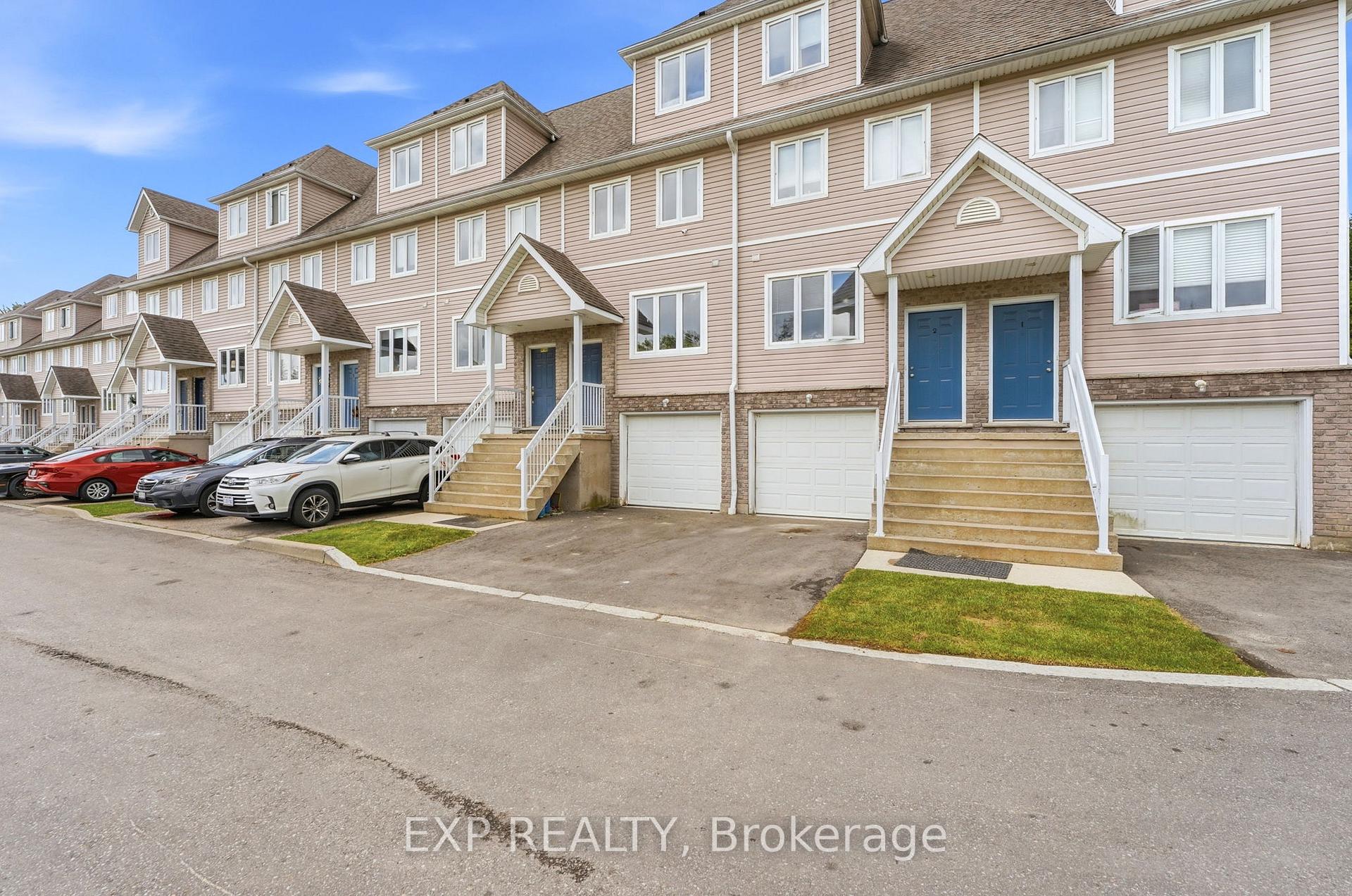 Photo 4 of Unit 3, 601 Columbia Forest Boulevard, Waterloo, Clair Hills — HOMEH
