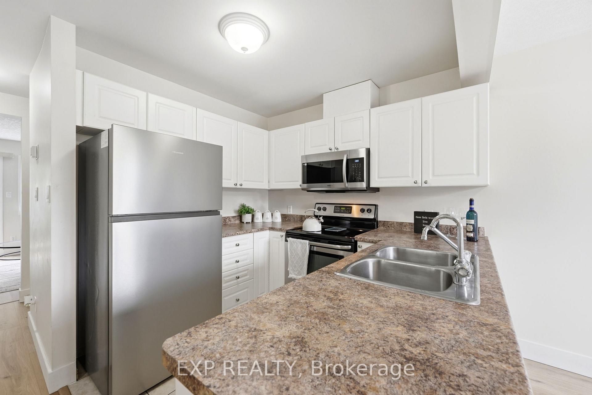Photo 7 of Unit 3, 601 Columbia Forest Boulevard, Waterloo, Clair Hills — HOMEH
