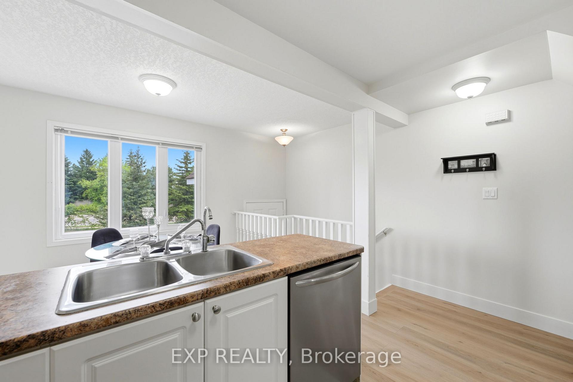 Photo 8 of Unit 3, 601 Columbia Forest Boulevard, Waterloo, Clair Hills — HOMEH