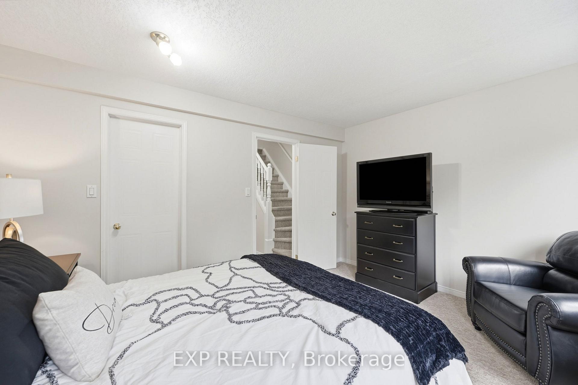 Photo 18 of Unit 3, 601 Columbia Forest Boulevard, Waterloo, Clair Hills — HOMEH
