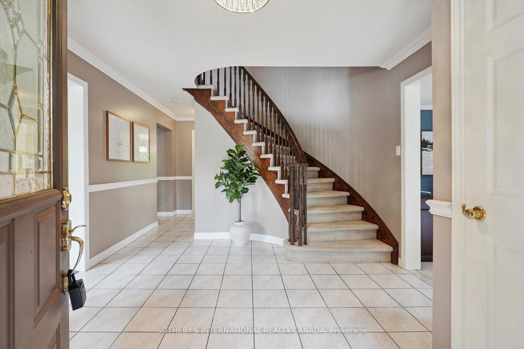 Photo 4 of 1352 Winterberry Drive, Burlington, Tyandaga — HOMEH