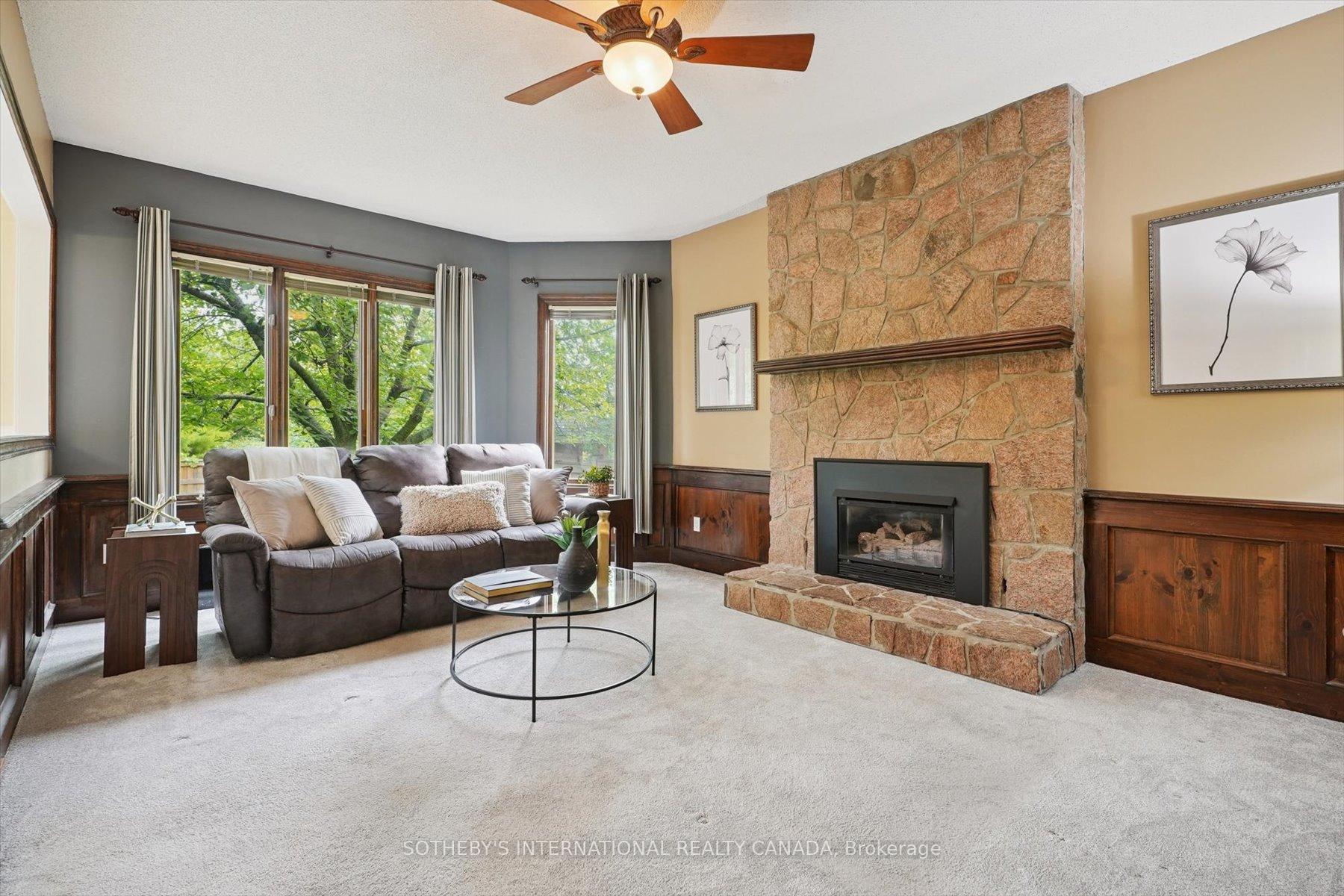Photo 12 of 1352 Winterberry Drive, Burlington, Tyandaga — HOMEH