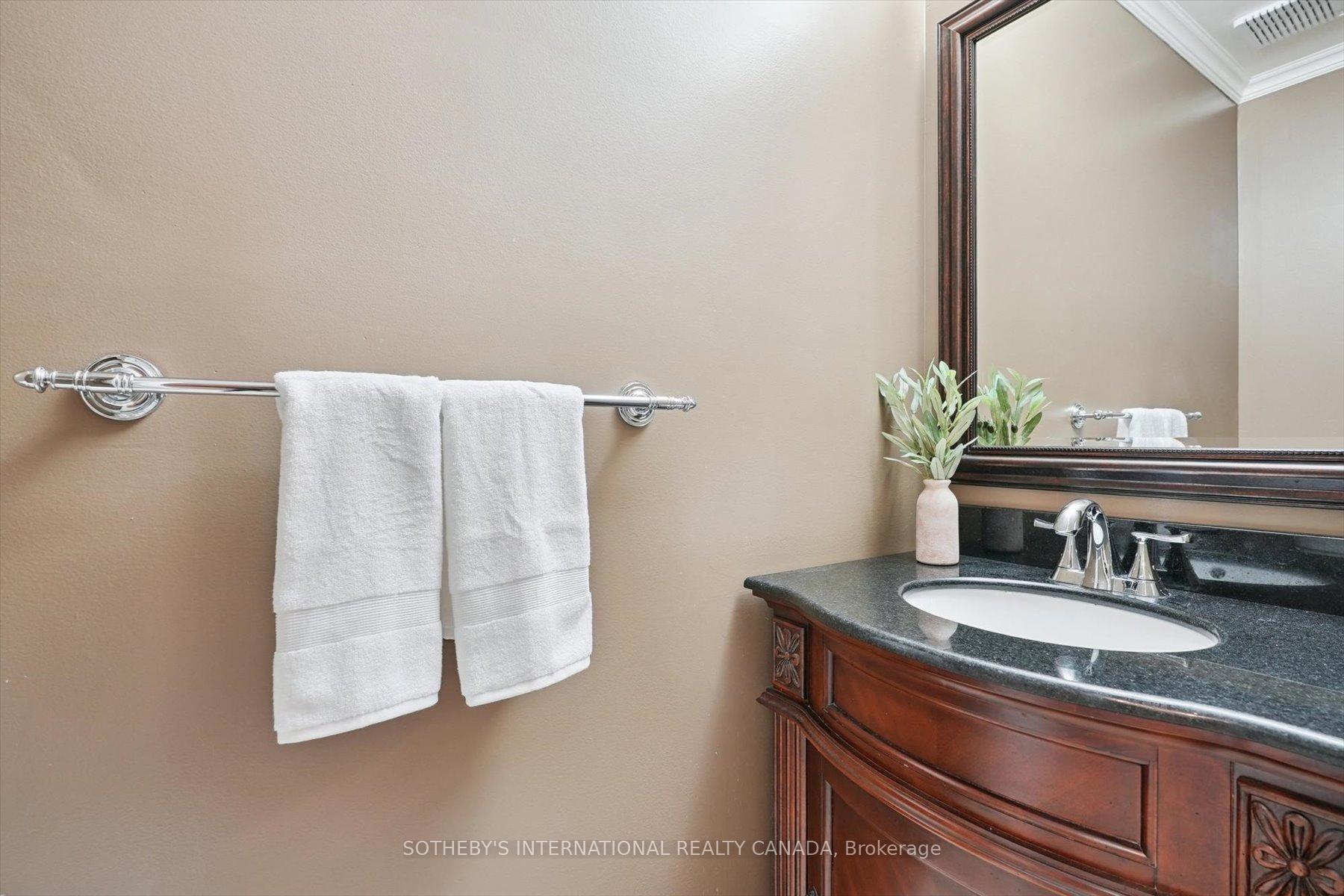 Photo 14 of 1352 Winterberry Drive, Burlington, Tyandaga — HOMEH