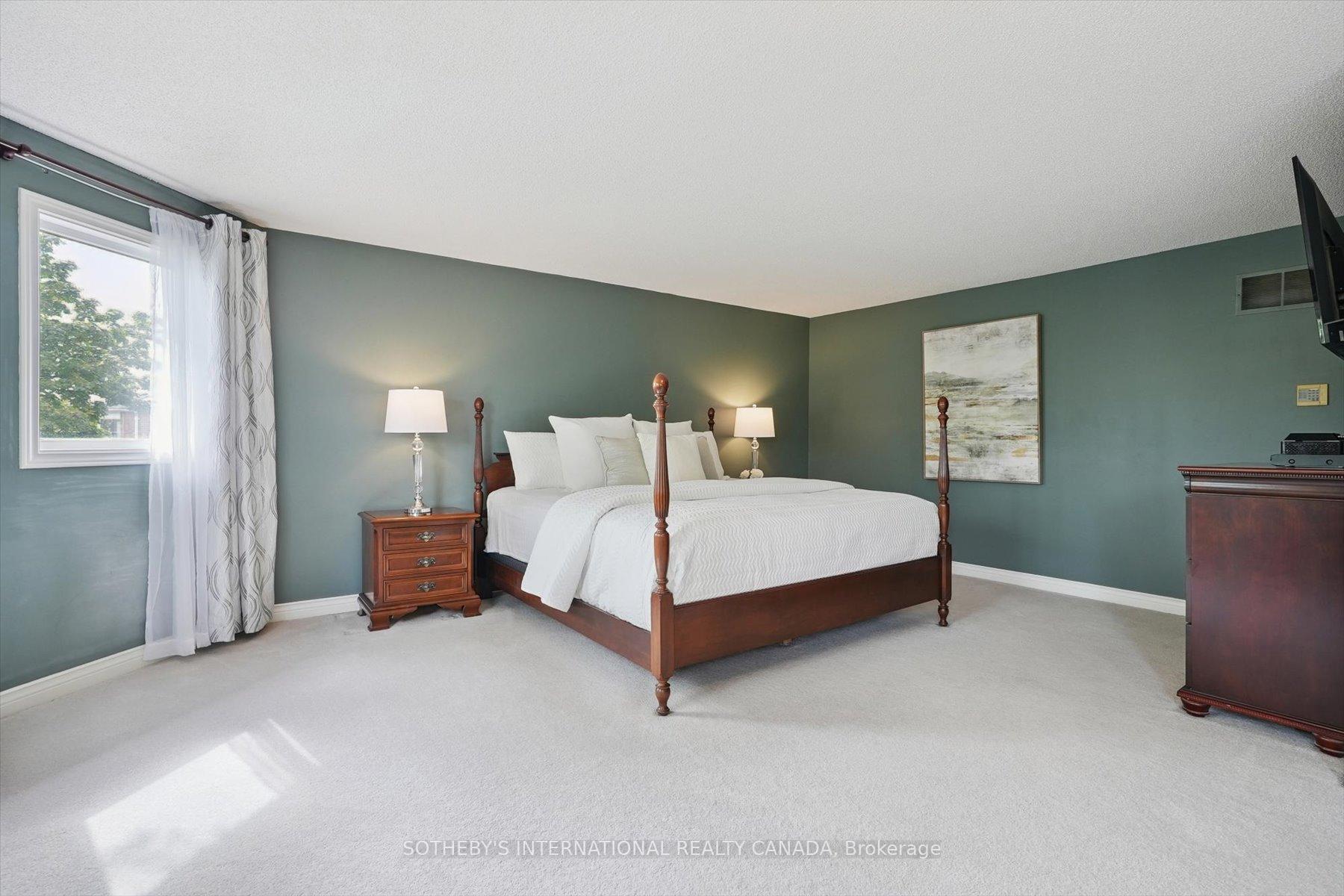 Photo 16 of 1352 Winterberry Drive, Burlington, Tyandaga — HOMEH