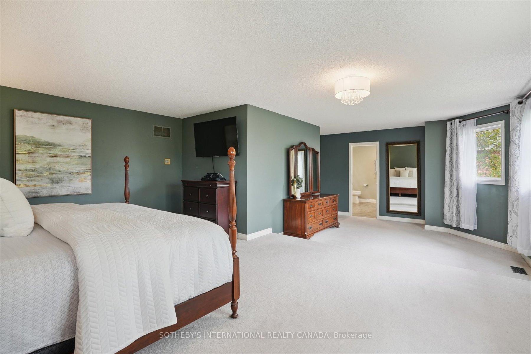 Photo 17 of 1352 Winterberry Drive, Burlington, Tyandaga — HOMEH