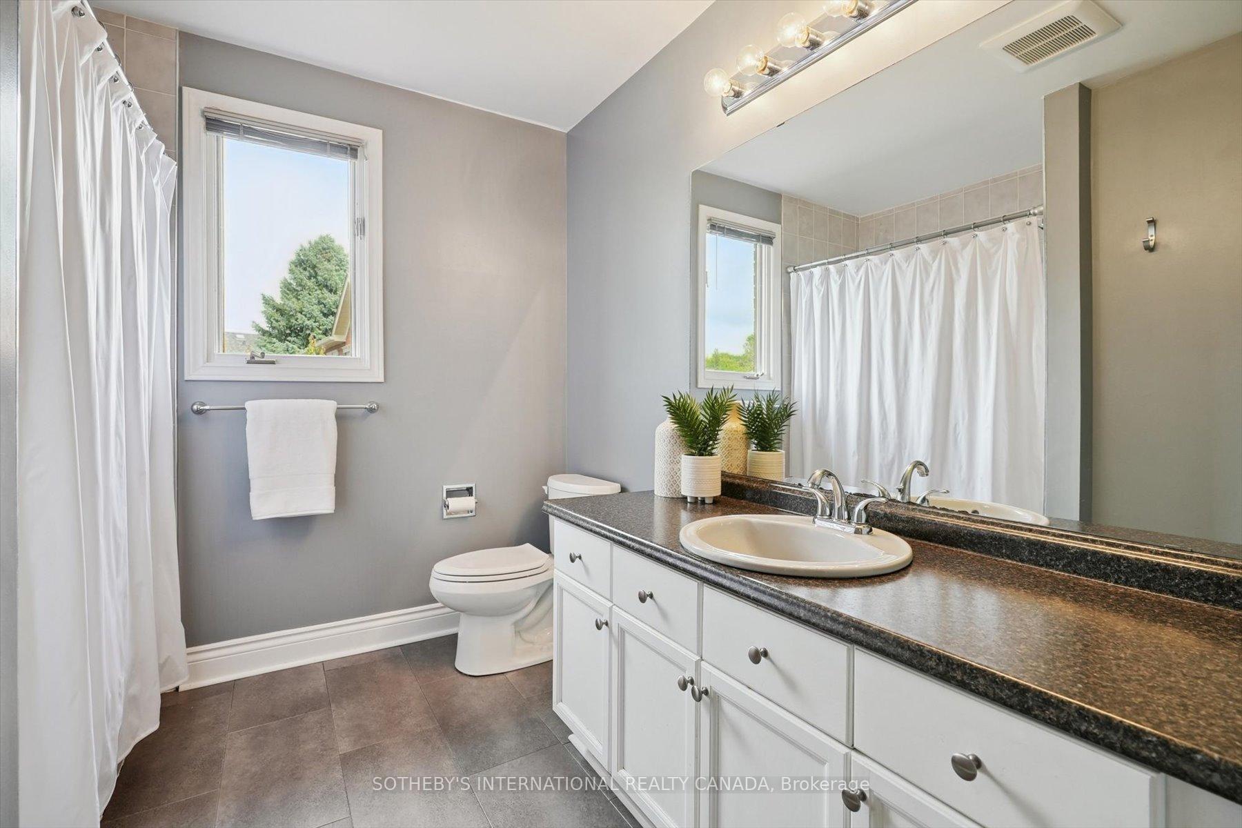 Photo 24 of 1352 Winterberry Drive, Burlington, Tyandaga — HOMEH