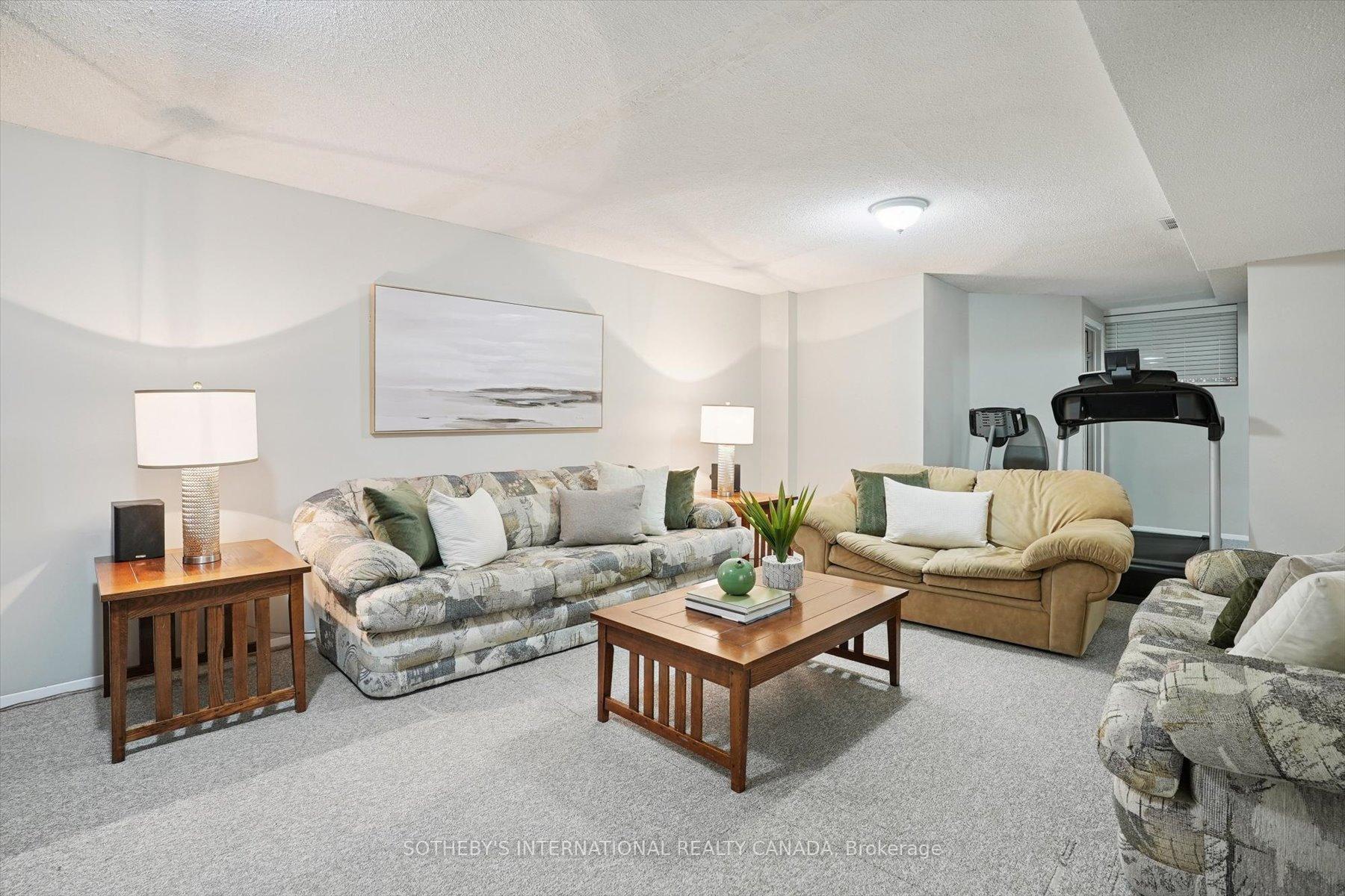 Photo 25 of 1352 Winterberry Drive, Burlington, Tyandaga — HOMEH