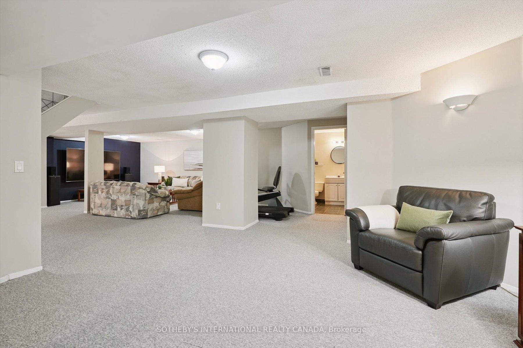 Photo 29 of 1352 Winterberry Drive, Burlington, Tyandaga — HOMEH